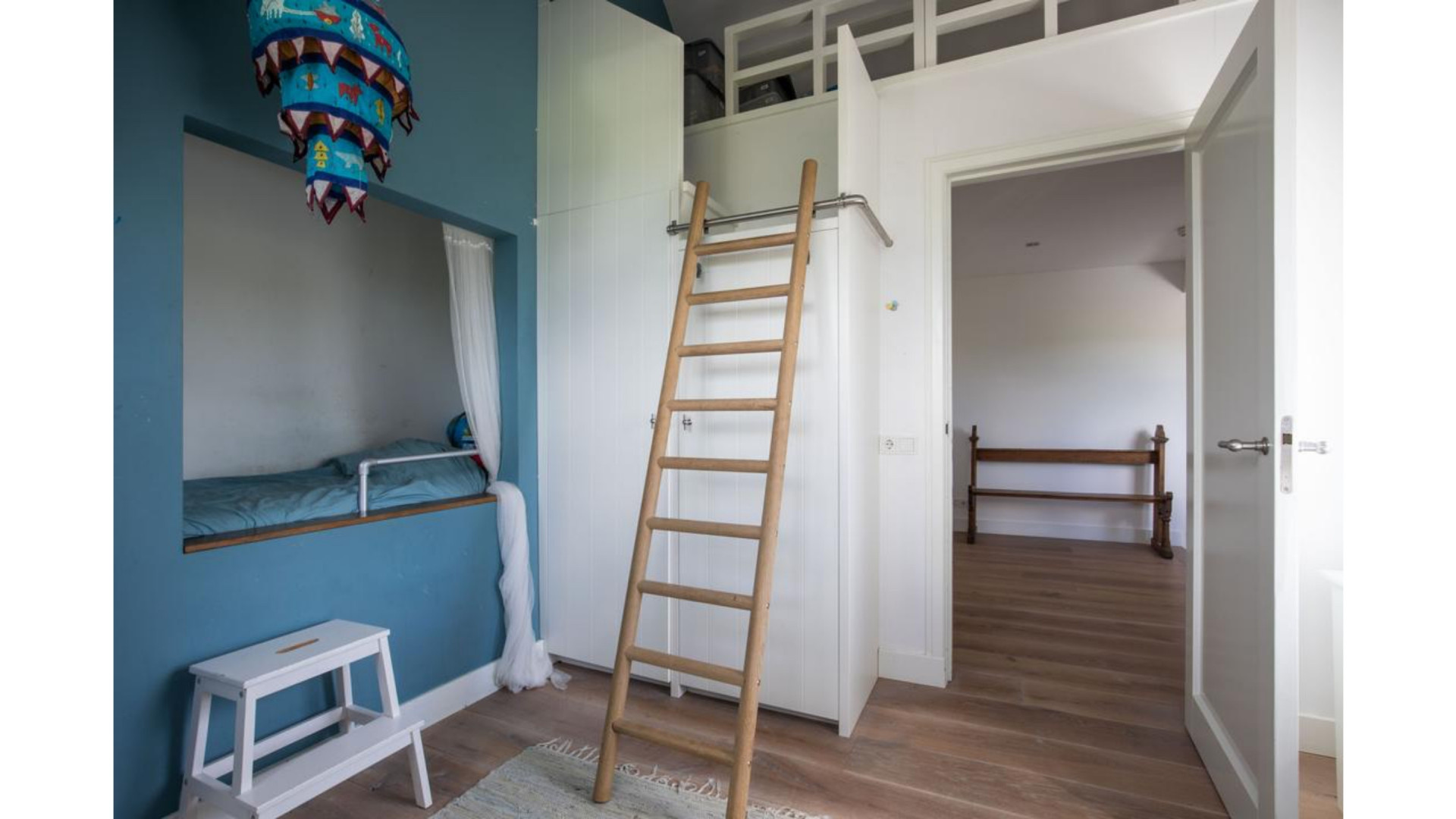 Influencer Vita Cleo Boers koopt indrukwekkende villa aan de Amstel. Zie foto’s 12