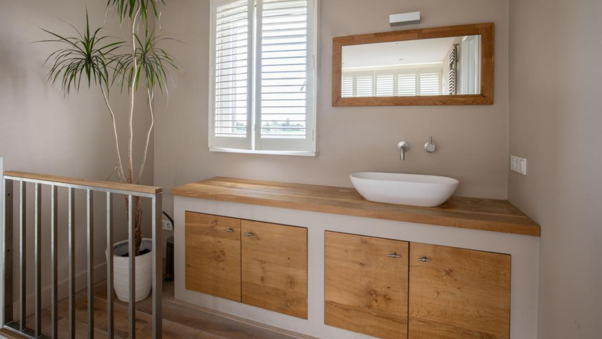Influencer Vita Cleo Boers koopt indrukwekkende villa aan de Amstel. Zie foto’s 10