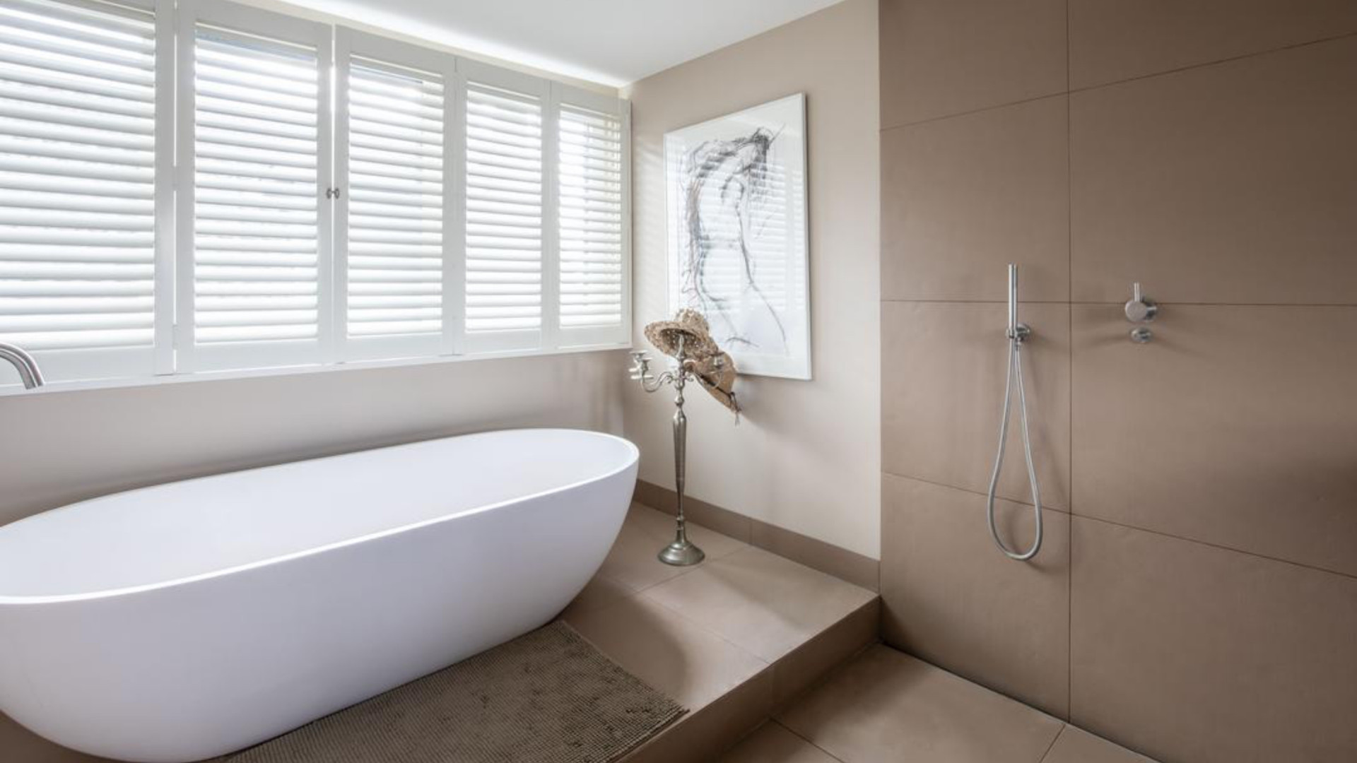 Influencer Vita Cleo Boers koopt indrukwekkende villa aan de Amstel. Zie foto’s 11