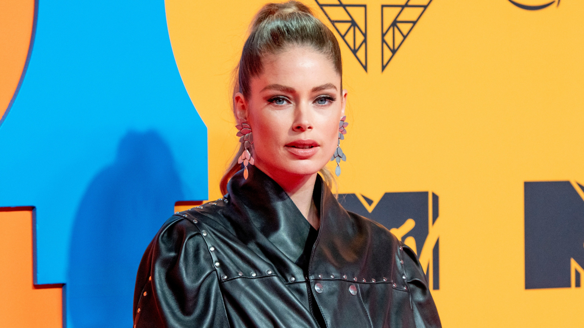 Doutzen Kroes biedt hier na seksschandaal zus Rens onderdak! 1