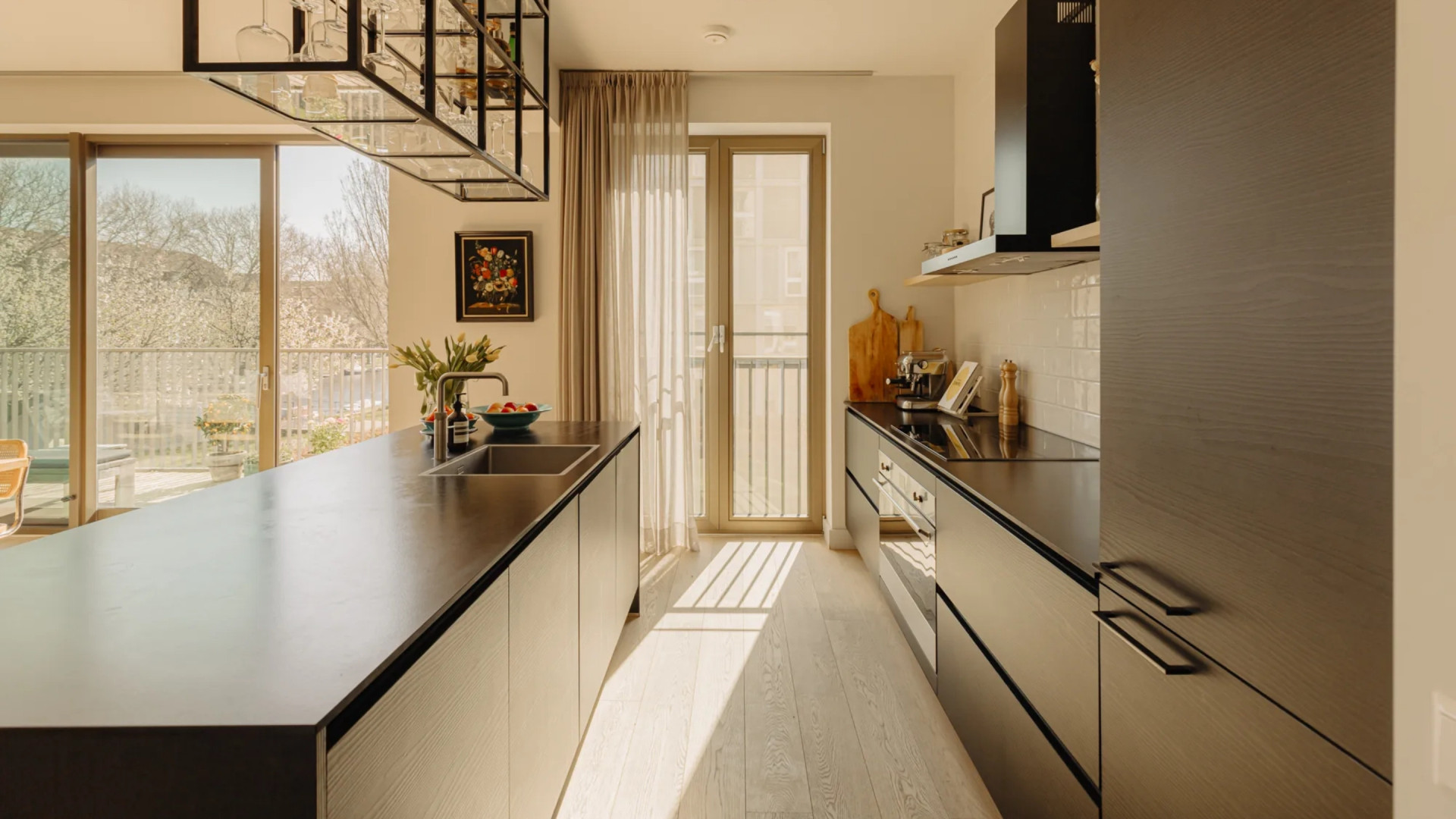 Jaap Jongbloed koopt dit prachtige grachtenappartement met privéparkeerplaats. Zie foto’s 5