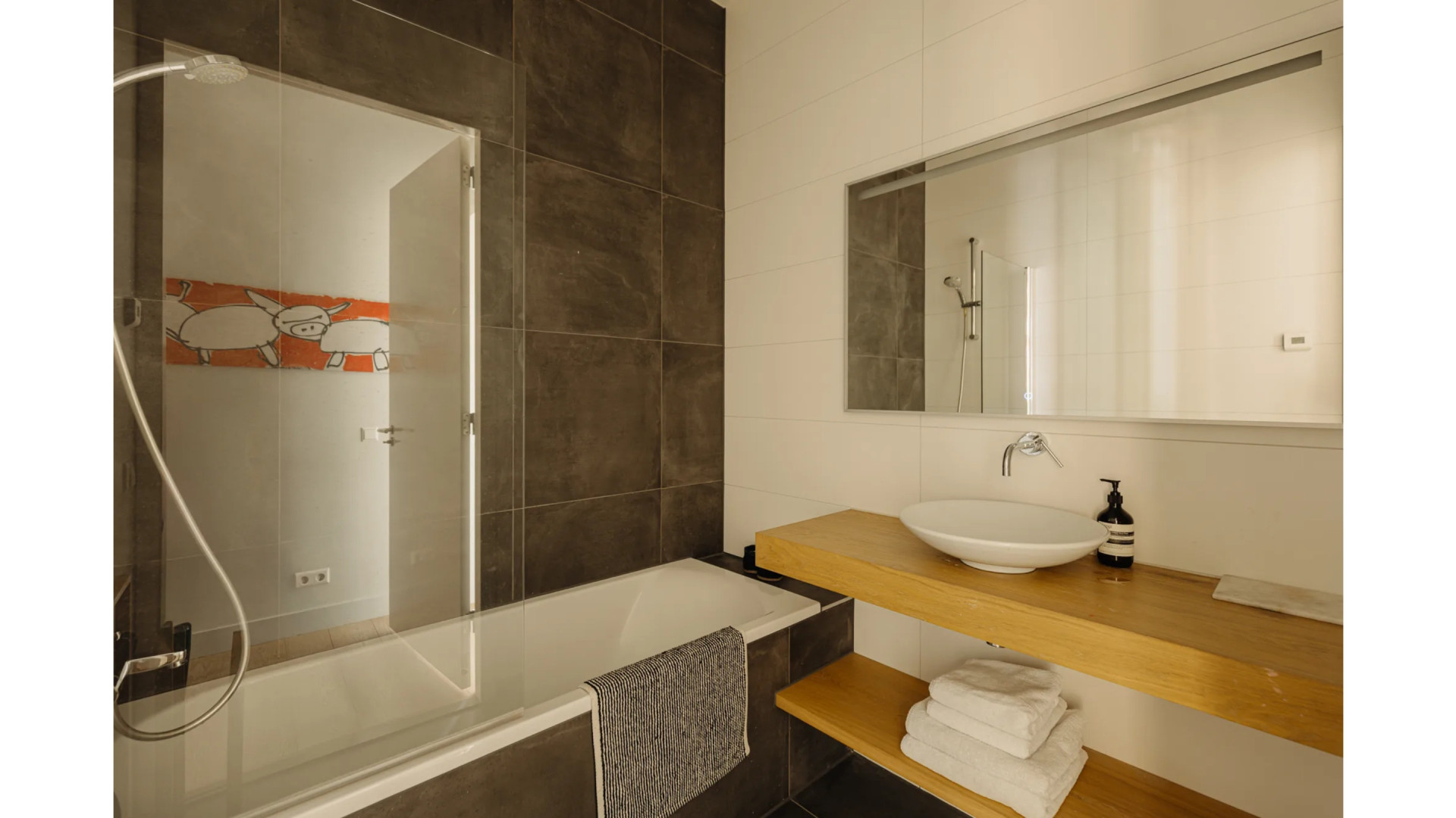 Jaap Jongbloed koopt dit prachtige grachtenappartement met privéparkeerplaats. Zie foto’s 8