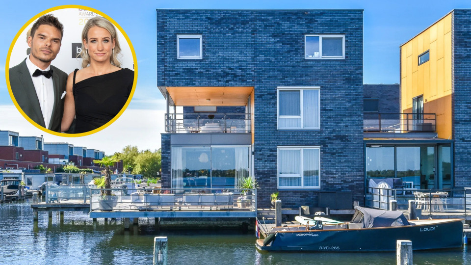 Steven Jansen en Dionne Stax zetten hun prachtige watervilla in Almere te koop. Zie foto’s