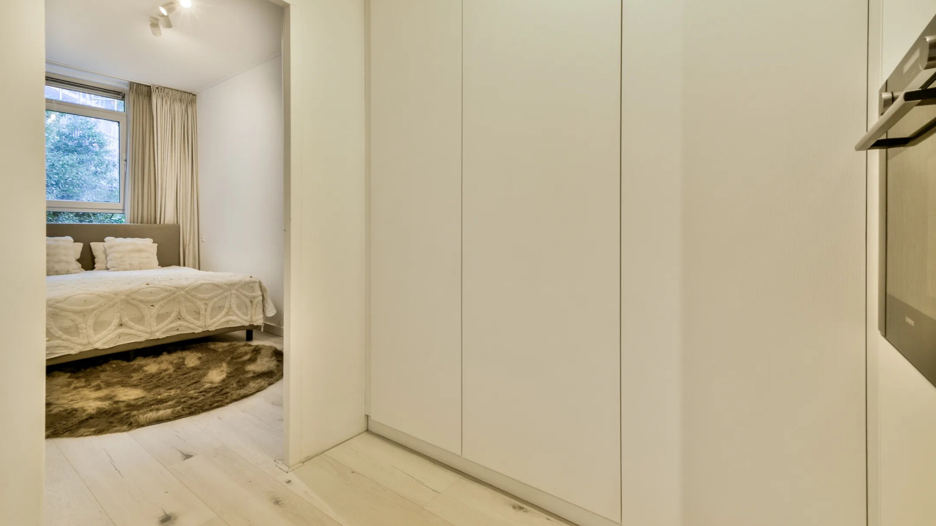 Binnenkijken bij Roxy Dekker: zo heeft de zangeres haar Amsterdamse woning ingericht. Zie de foto's 7