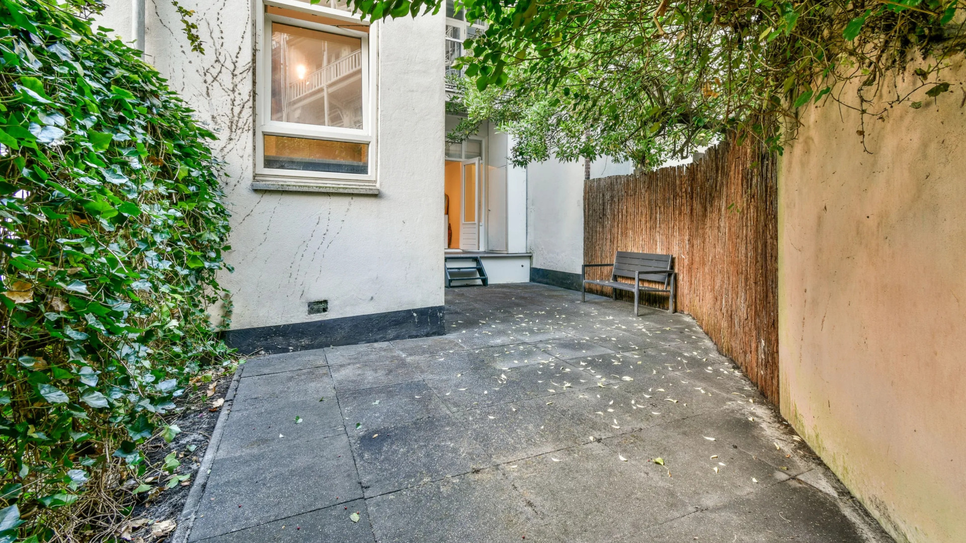 Zangeres Roxy Dekker zet na één jaar haar woning in Amsterdam alweer te koop. Zie foto’s 9
