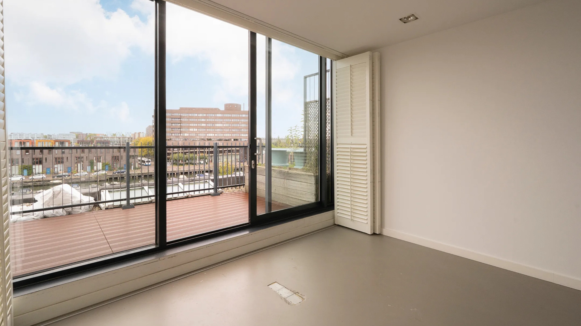 Verkoopt Najib Amhali nu zijn appartement om een schuld af te lossen? Zie foto’s 9