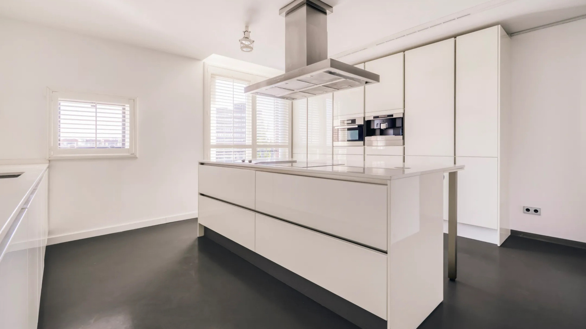 Verkoopt Najib Amhali nu zijn appartement om een schuld af te lossen? Zie foto’s 4
