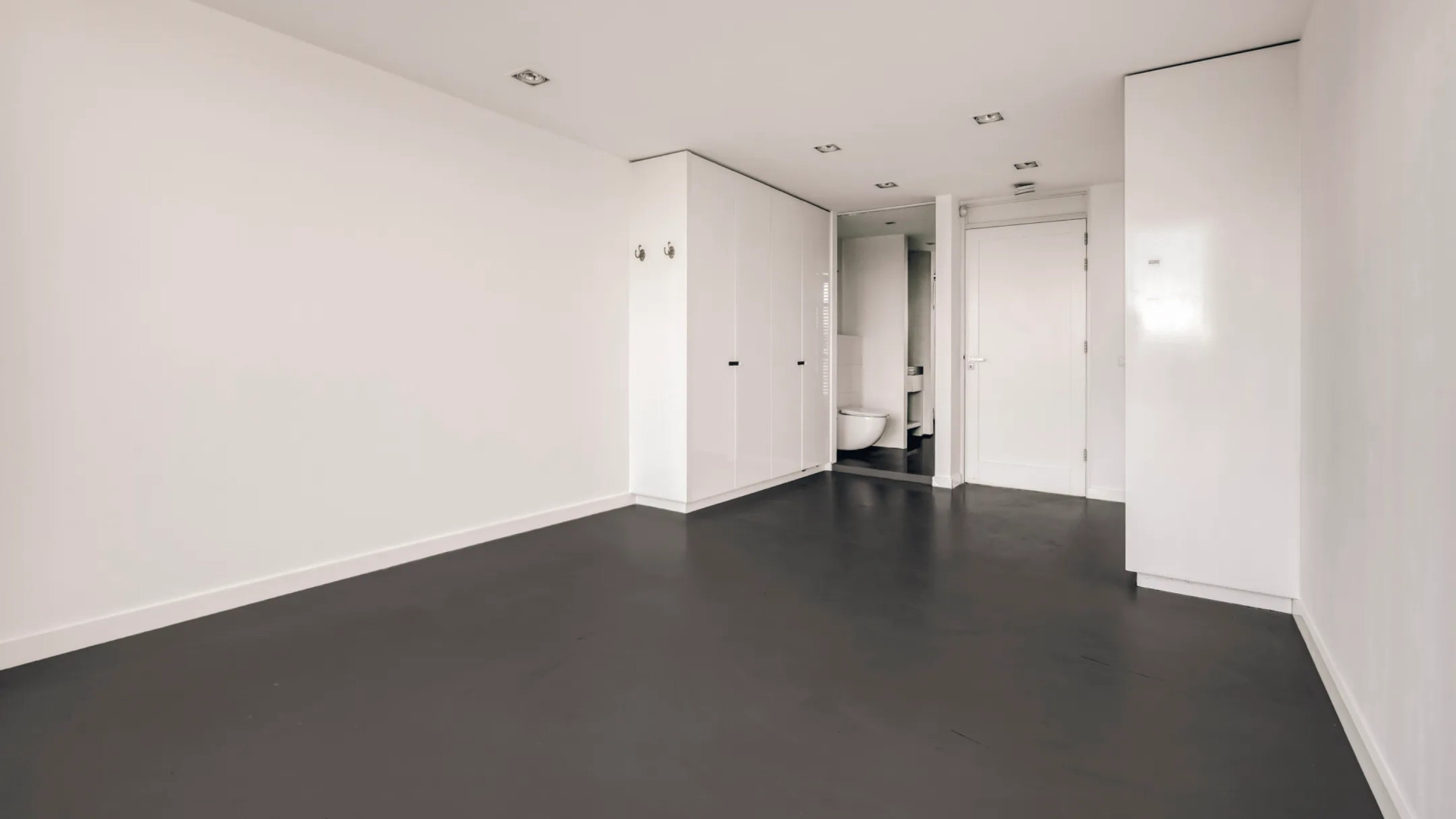 Verkoopt Najib Amhali nu zijn appartement om een schuld af te lossen? Zie foto’s 6