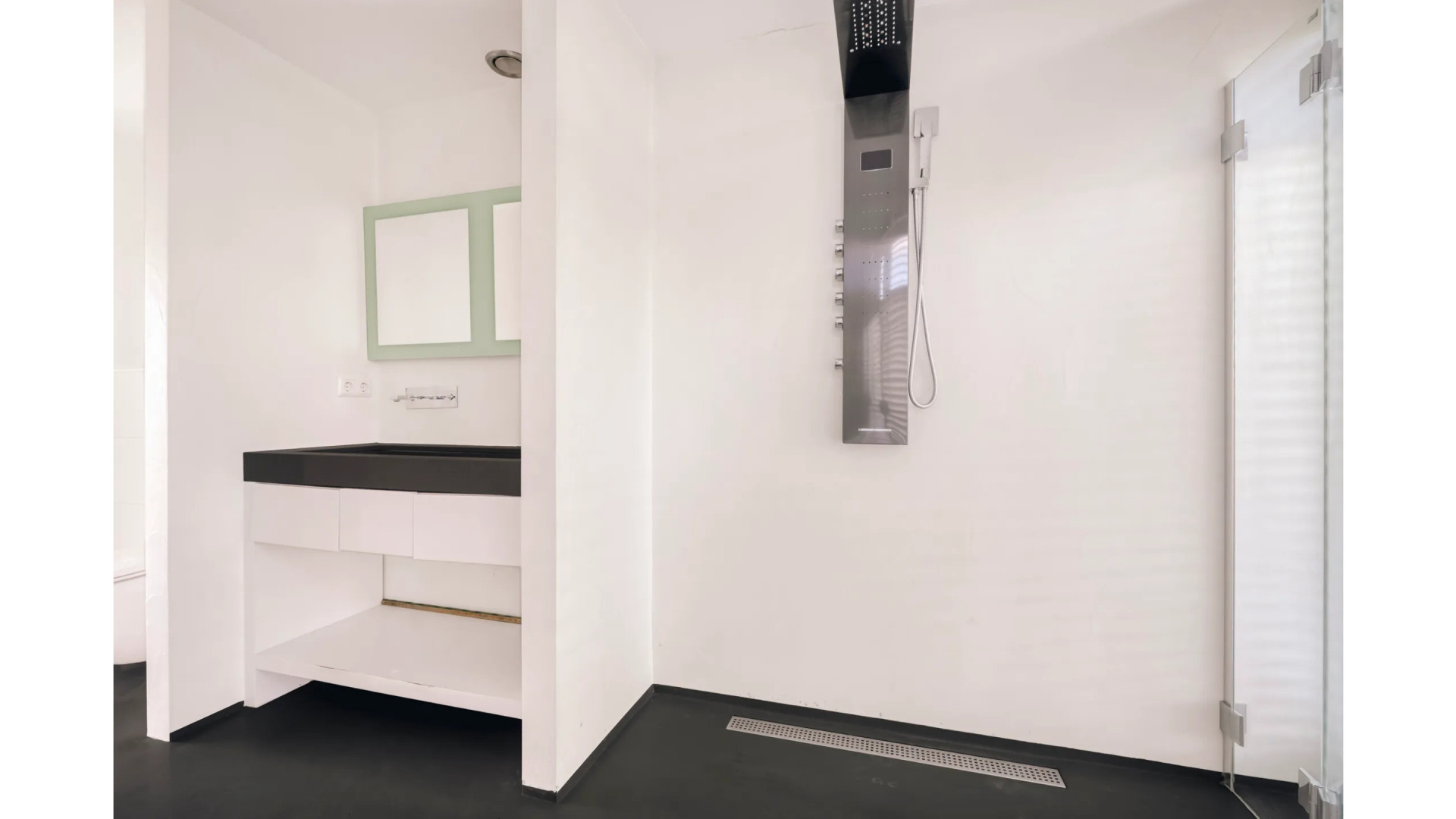 Verkoopt Najib Amhali nu zijn appartement om een schuld af te lossen? Zie foto’s 7
