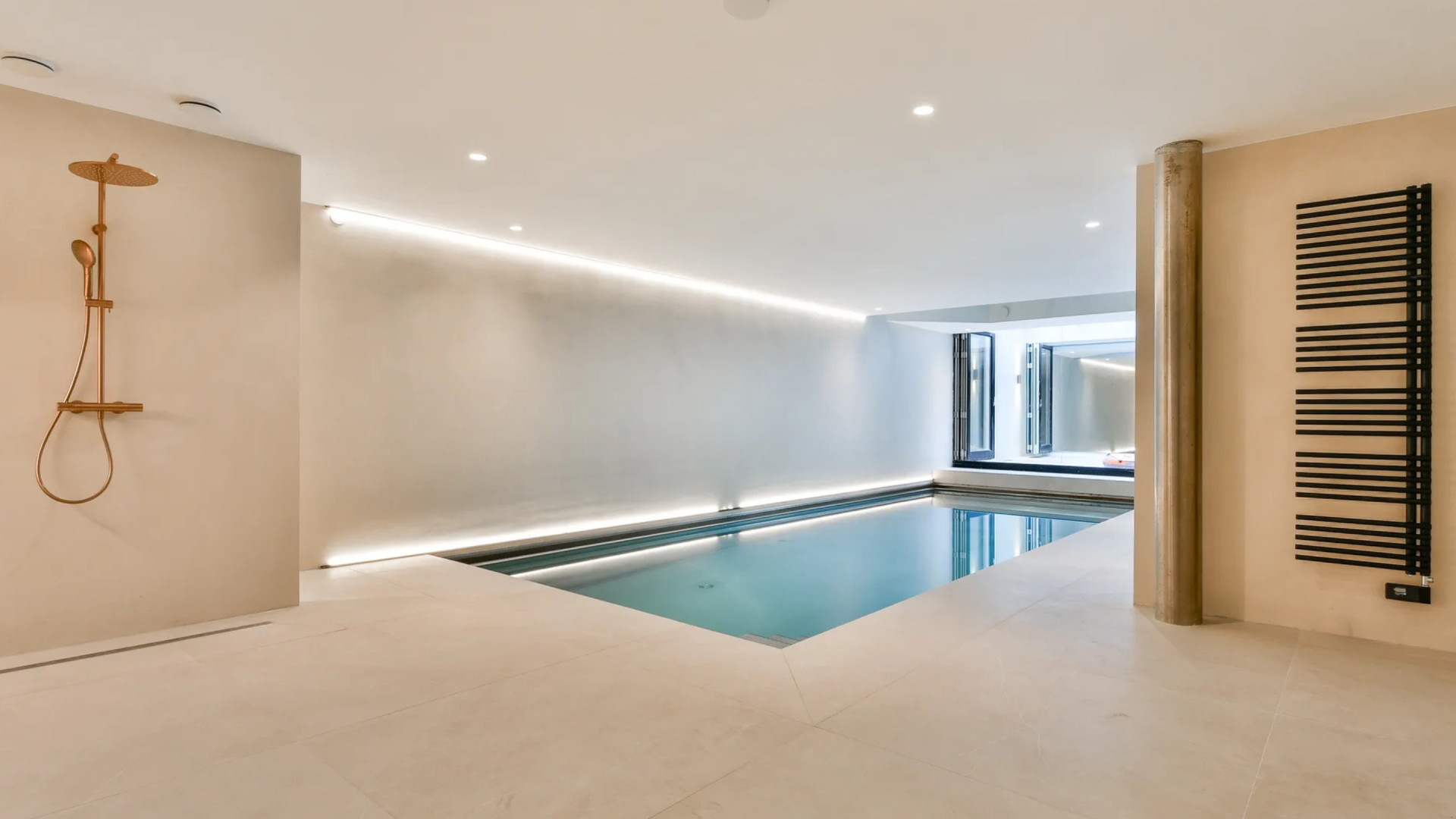 Voormalige villa van Gordon te koop voor een prijs waarvan hij kon dromen. Zie foto’s 7