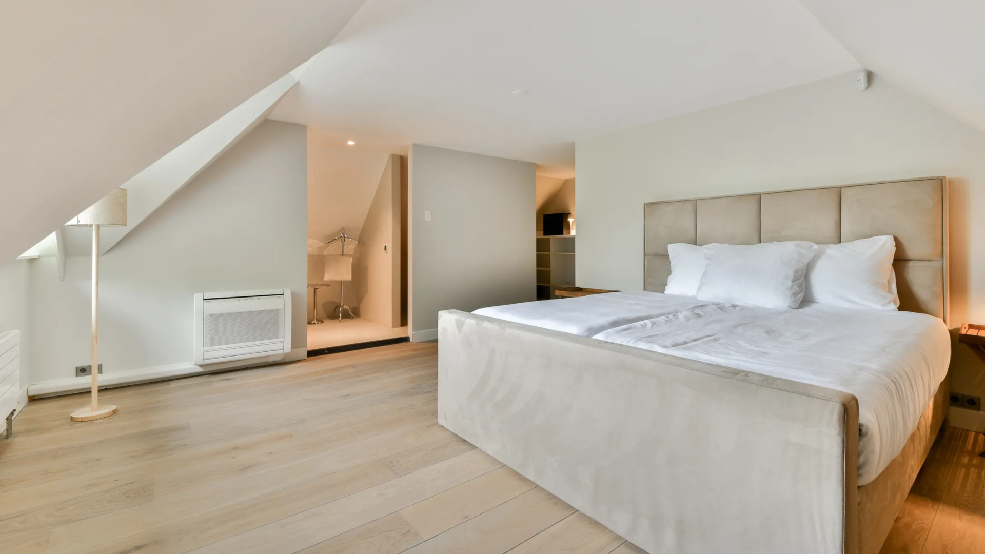 Voormalige villa van Gordon te koop voor een prijs waarvan hij kon dromen. Zie foto’s 8