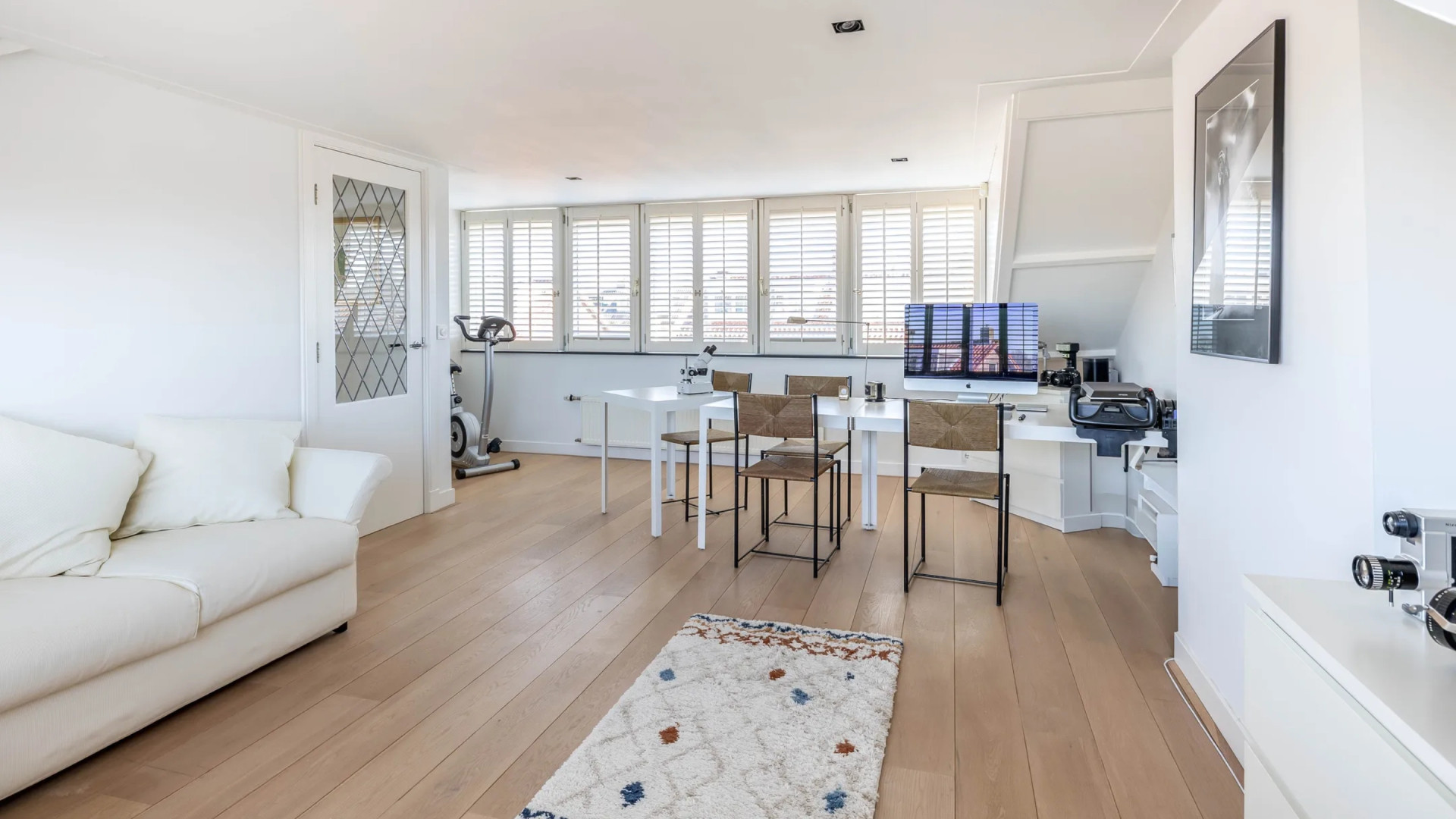 Marvin Breukhoven koopt zeer luxe twee-onder-één-kapwoning voor meer dan een miljoen. Zie foto’s 9