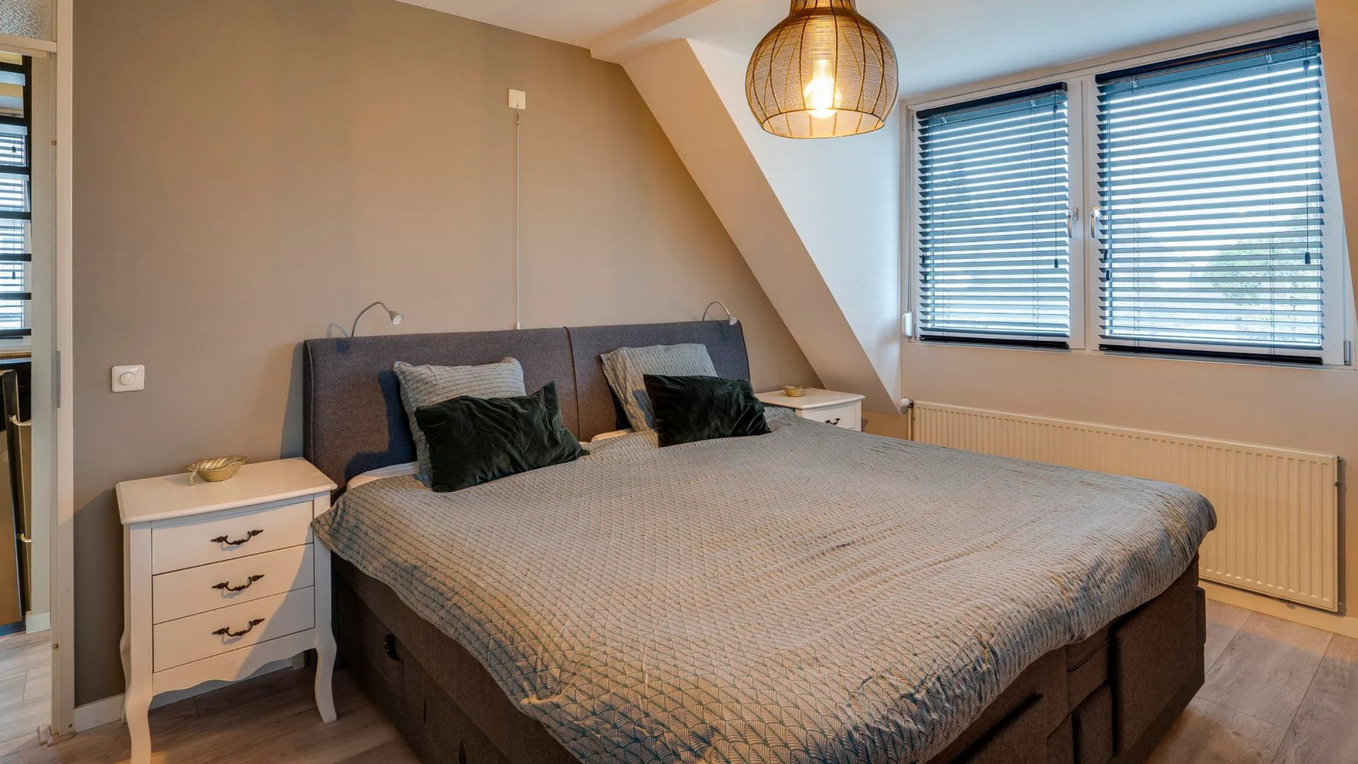 Nienke Wijnhoven, vermeend slachtoffer van Jeroen Rietbergen, koopt luxe vrijstaande villa. Zie foto’s 7