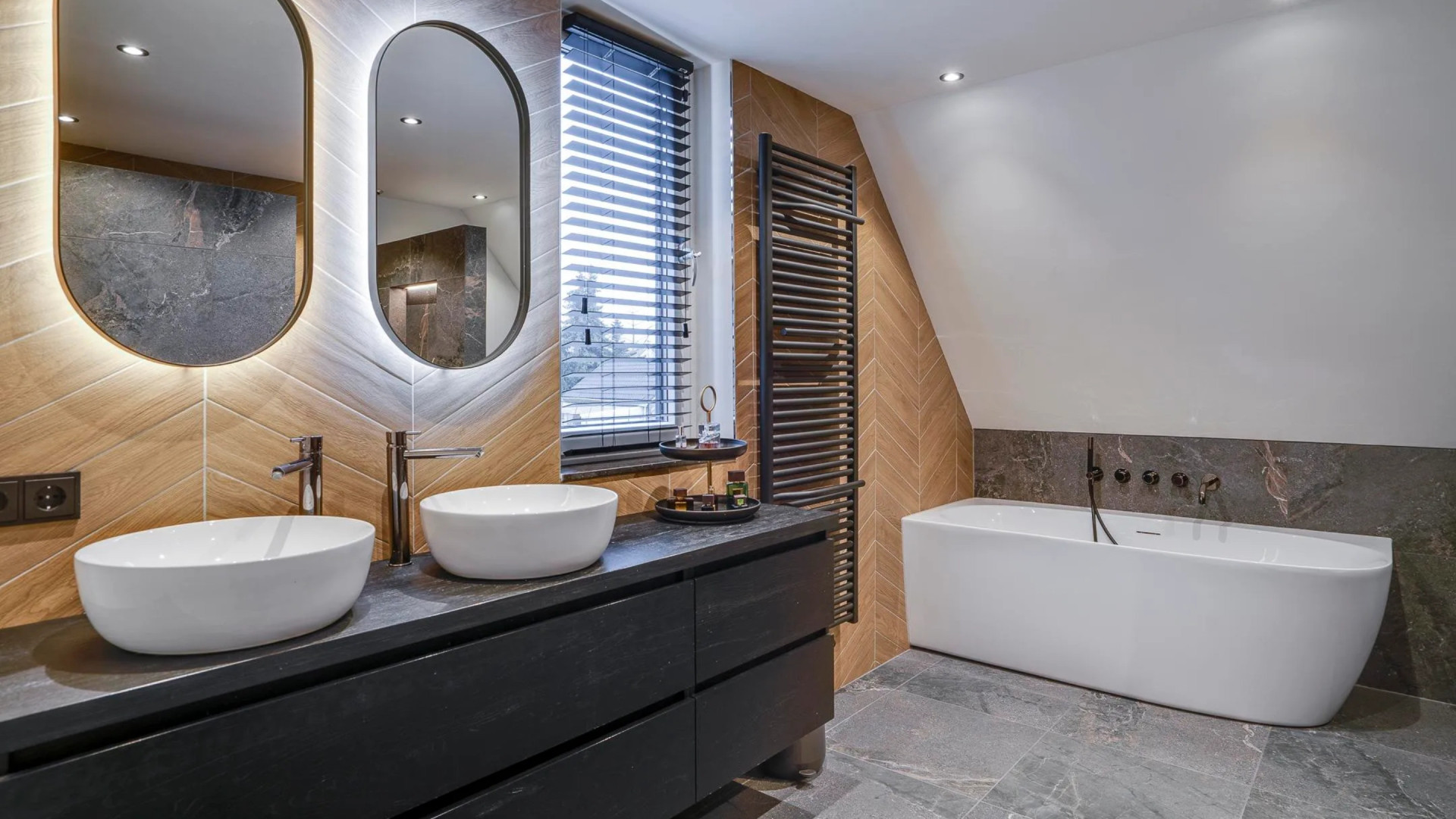 Nienke Wijnhoven, vermeend slachtoffer van Jeroen Rietbergen, koopt luxe vrijstaande villa. Zie foto’s 8
