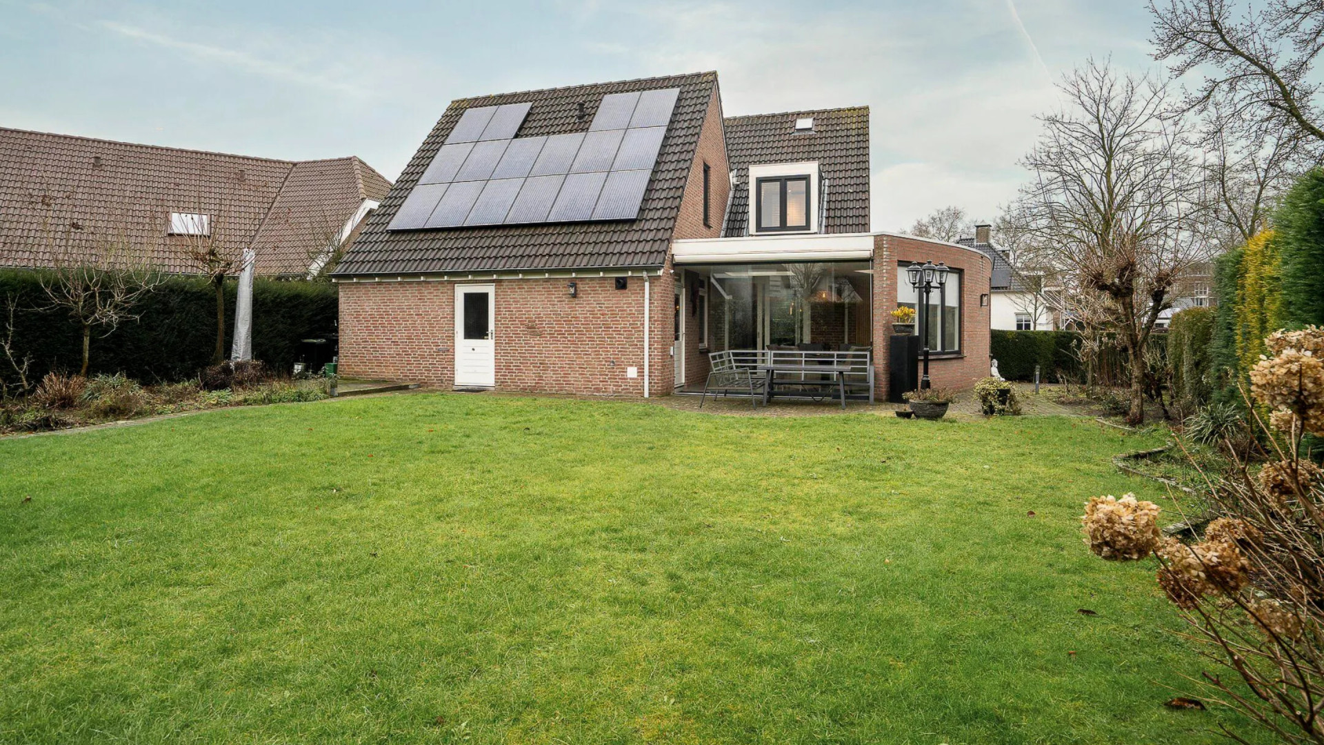 Nienke Wijnhoven, vermeend slachtoffer van Jeroen Rietbergen, koopt luxe vrijstaande villa. Zie foto’s 9