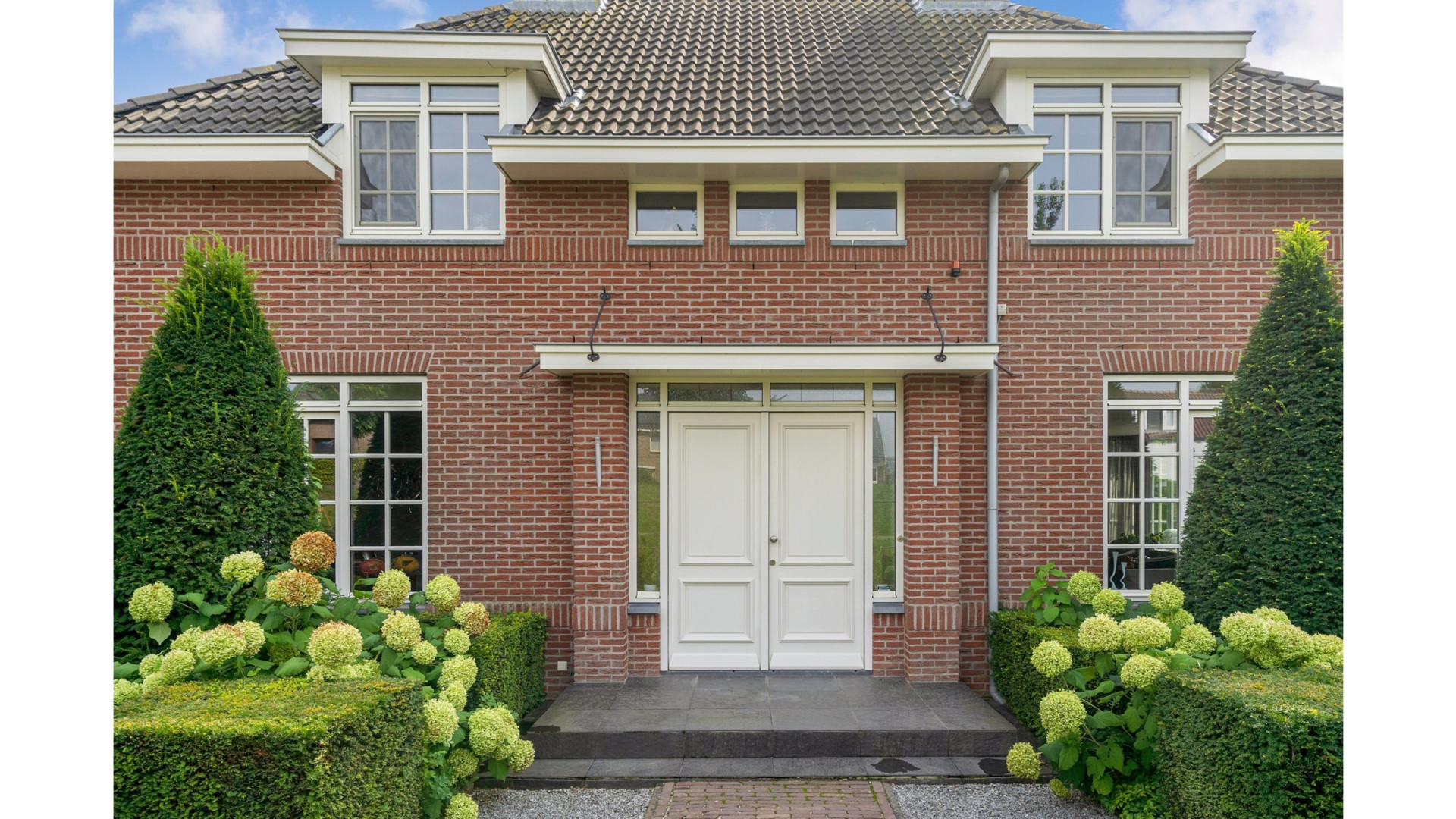 Binnenkijken in kapitale villa van cabaretier Patrick Laureij de man die vrouw met hulphond de zaal uitstuurde. Zie foto's 2