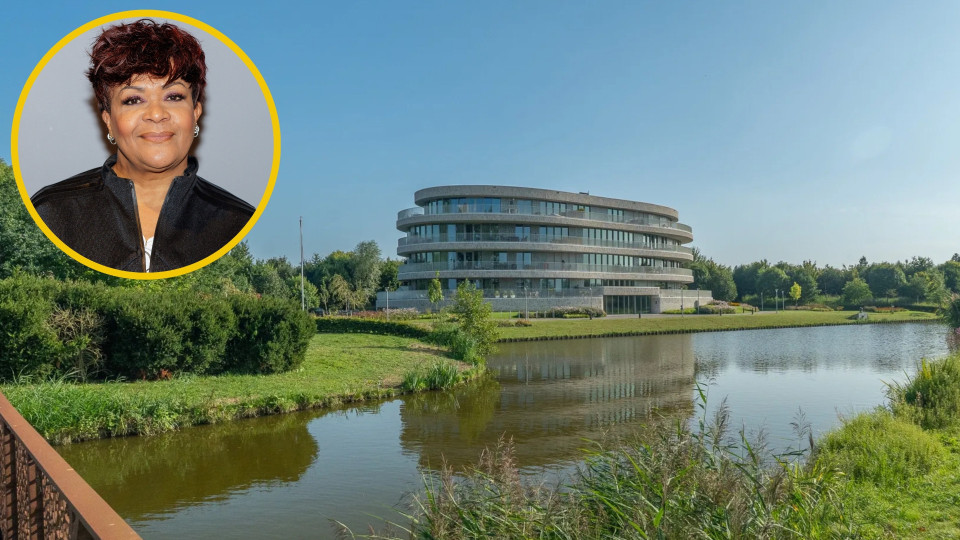 Ruth Jacott zet haar op landgoed gelegen luxe appartement in Rotterdam te koop. Zie foto’s