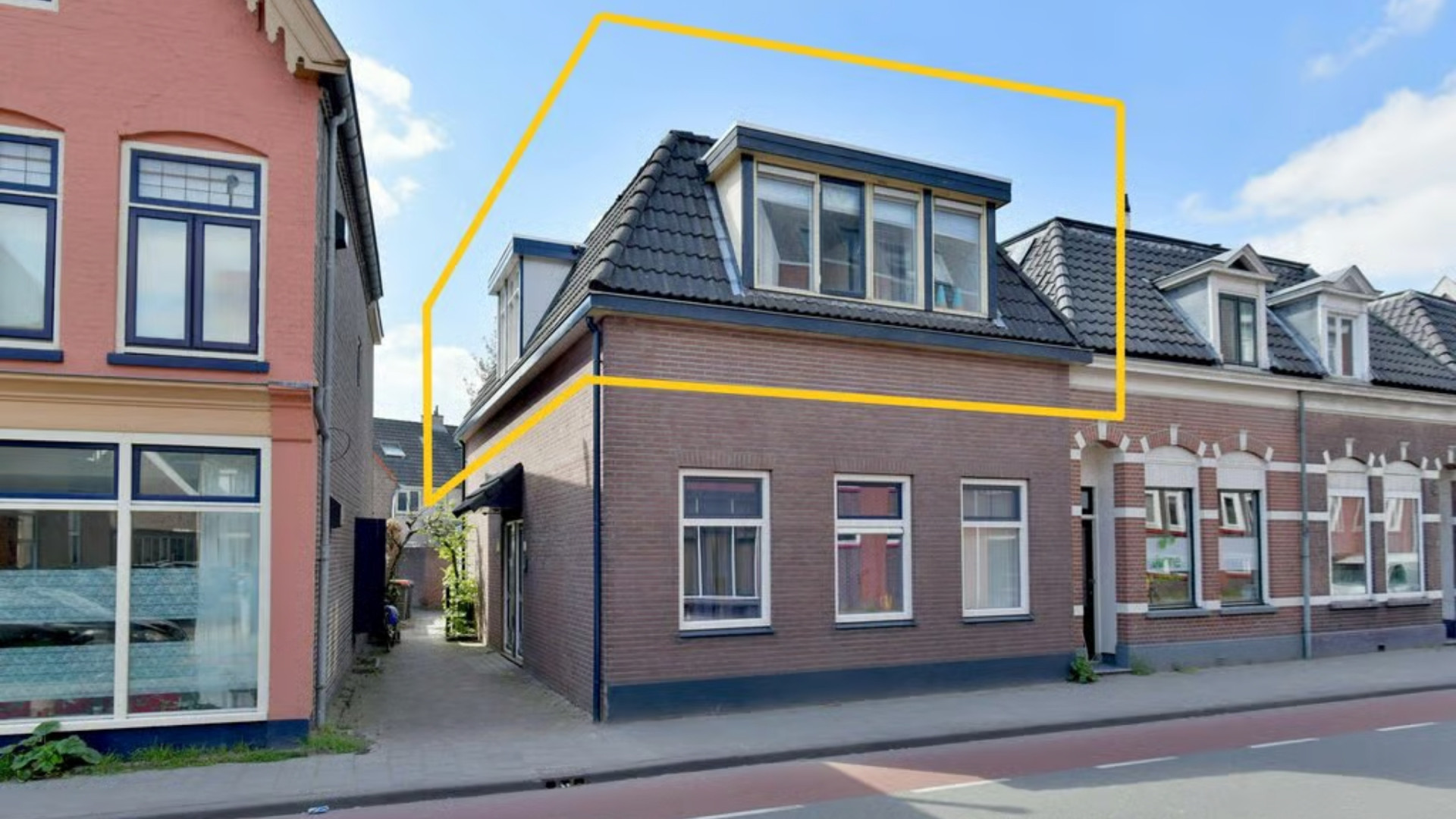 Ajax-speler Steven Berghuis zet zijn knusse woning in Deventer te koop. Zie foto’s 2