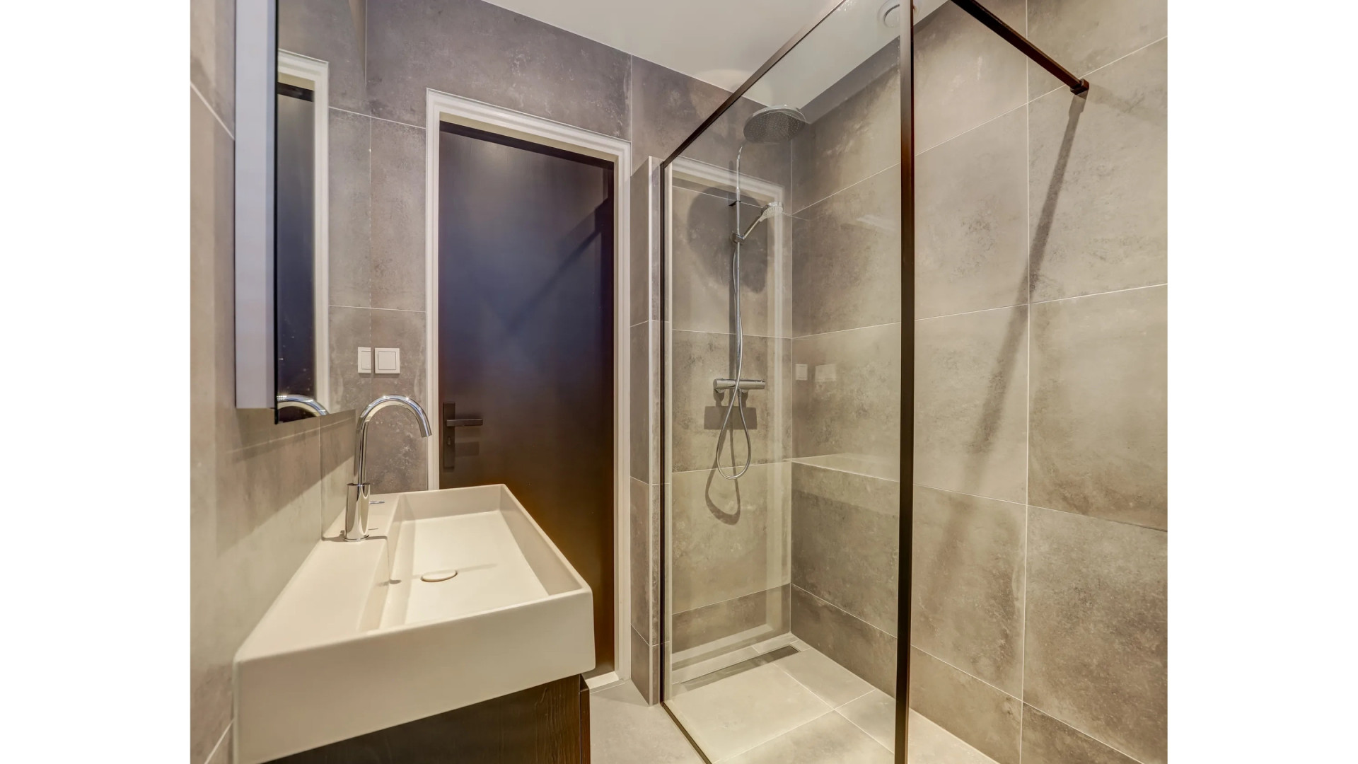 Ajax-speler Steven Berghuis zet zijn knusse woning in Deventer te koop. Zie foto’s 8