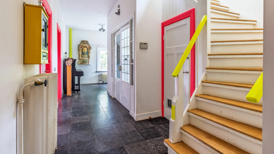 TV Kok Jullius Jaspers verlaagt vraagprijs van zijn riante kookvilla. Zie foto's