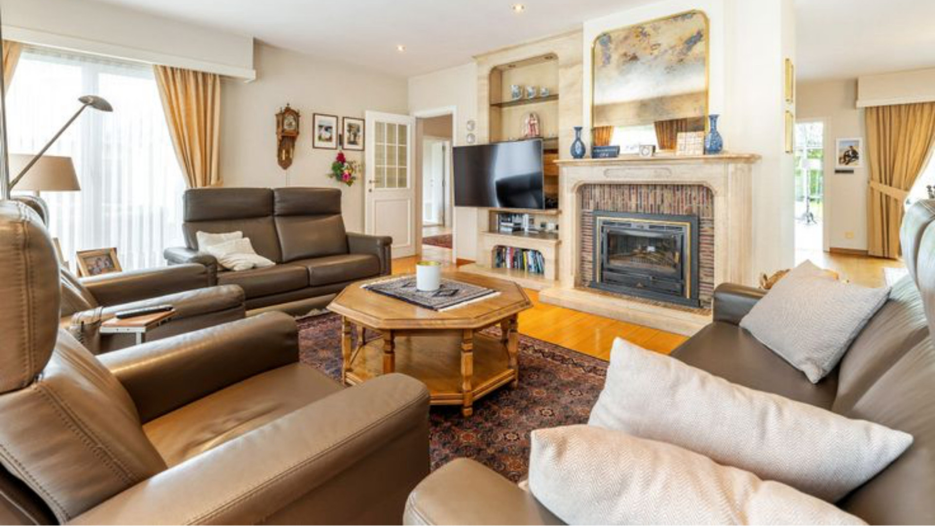 Binnenkijken in net gekochte buitenlandse villa van Roy Donders. Zie foto's 3