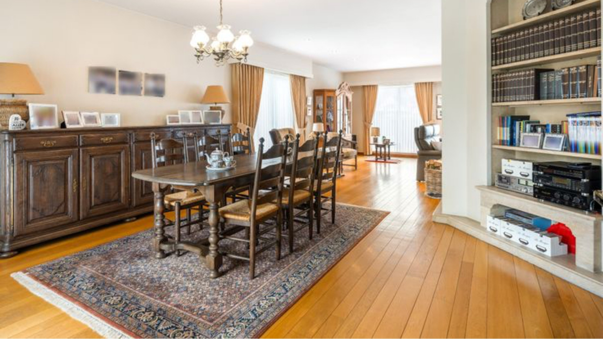 Binnenkijken in net gekochte buitenlandse villa van Roy Donders. Zie foto's 4