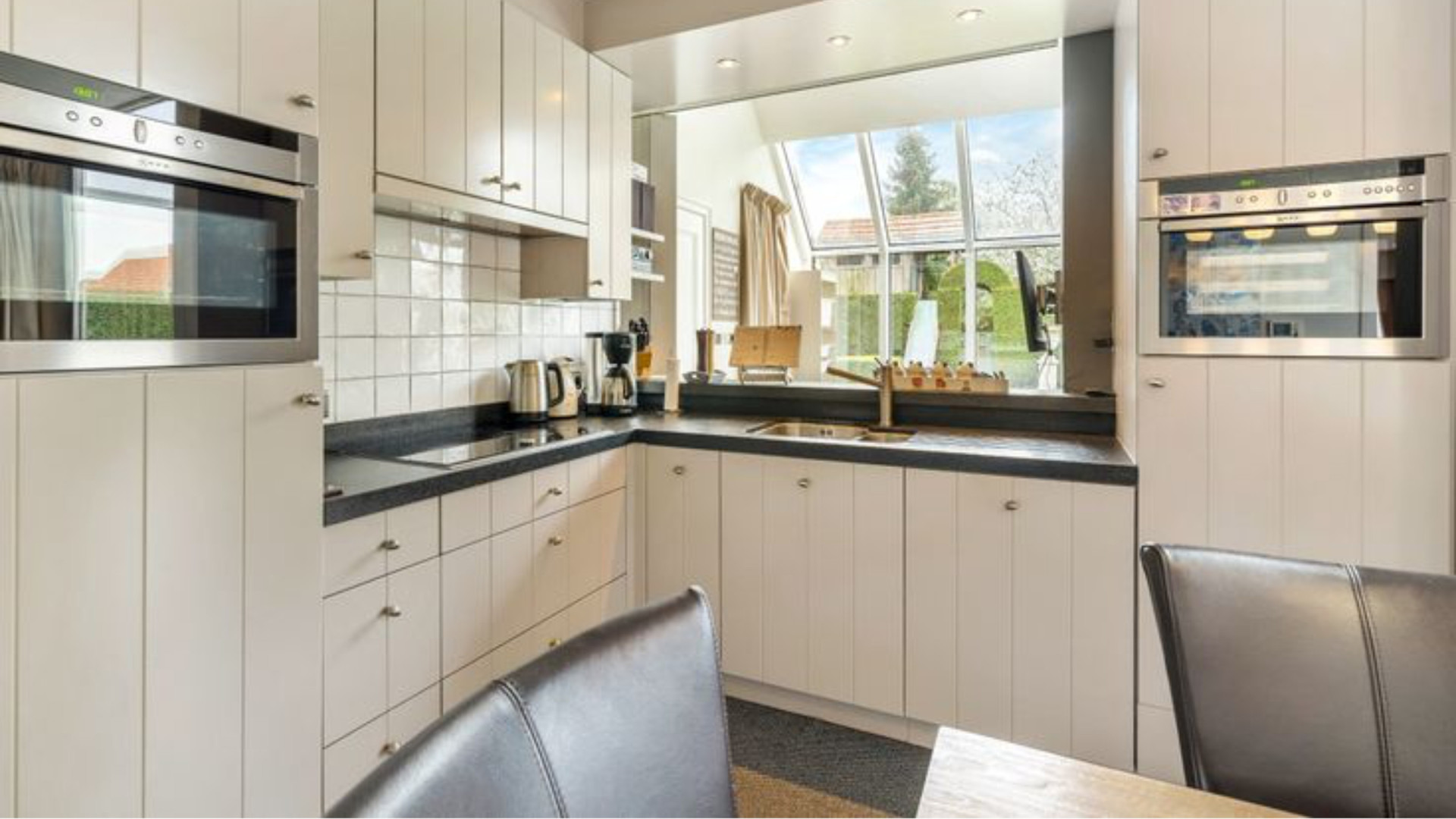 Binnenkijken in net gekochte buitenlandse villa van Roy Donders. Zie foto's 6