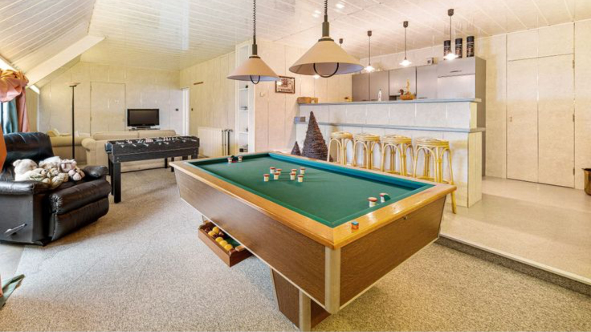 Binnenkijken in net gekochte buitenlandse villa van Roy Donders. Zie foto's 9