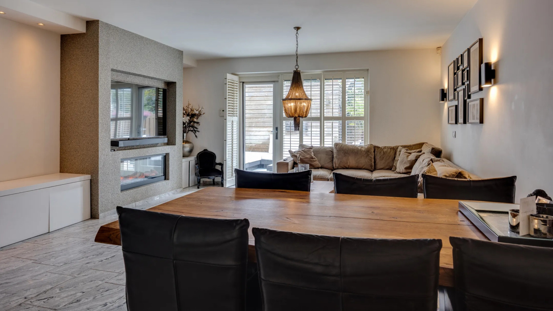 Wesley Sneijder zet woning die hij kocht voor zijn inmiddels overleden ouders te koop. Zie foto’s 3