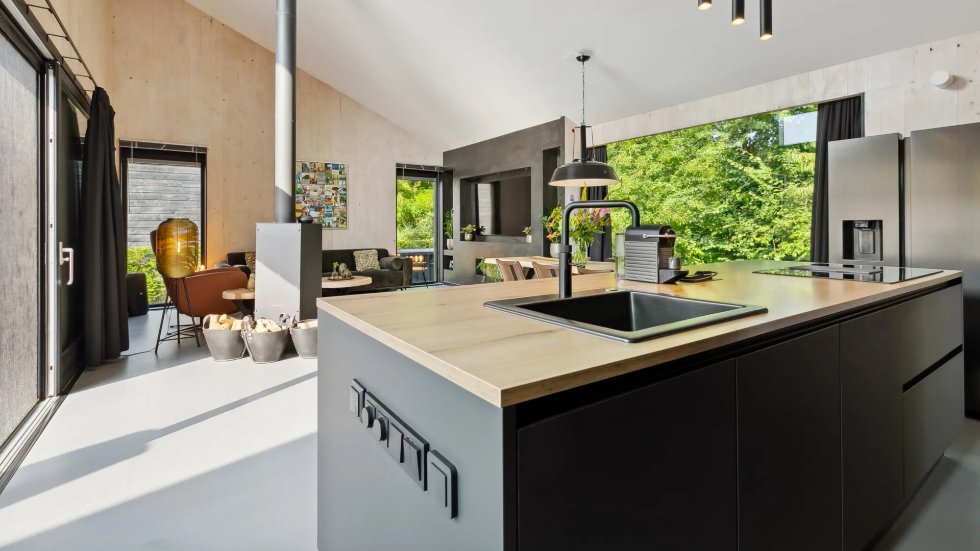 Binnenkijken in de nieuwe bijzondere woning van Amerika-kenner Raymond Mens 5