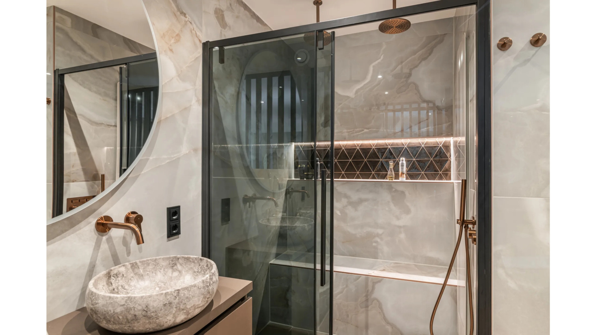 Binnenkijken in prachtige net gekochte villa met zwembad van Feyenoord-speler Luciano Valente. Zie foto’s 10