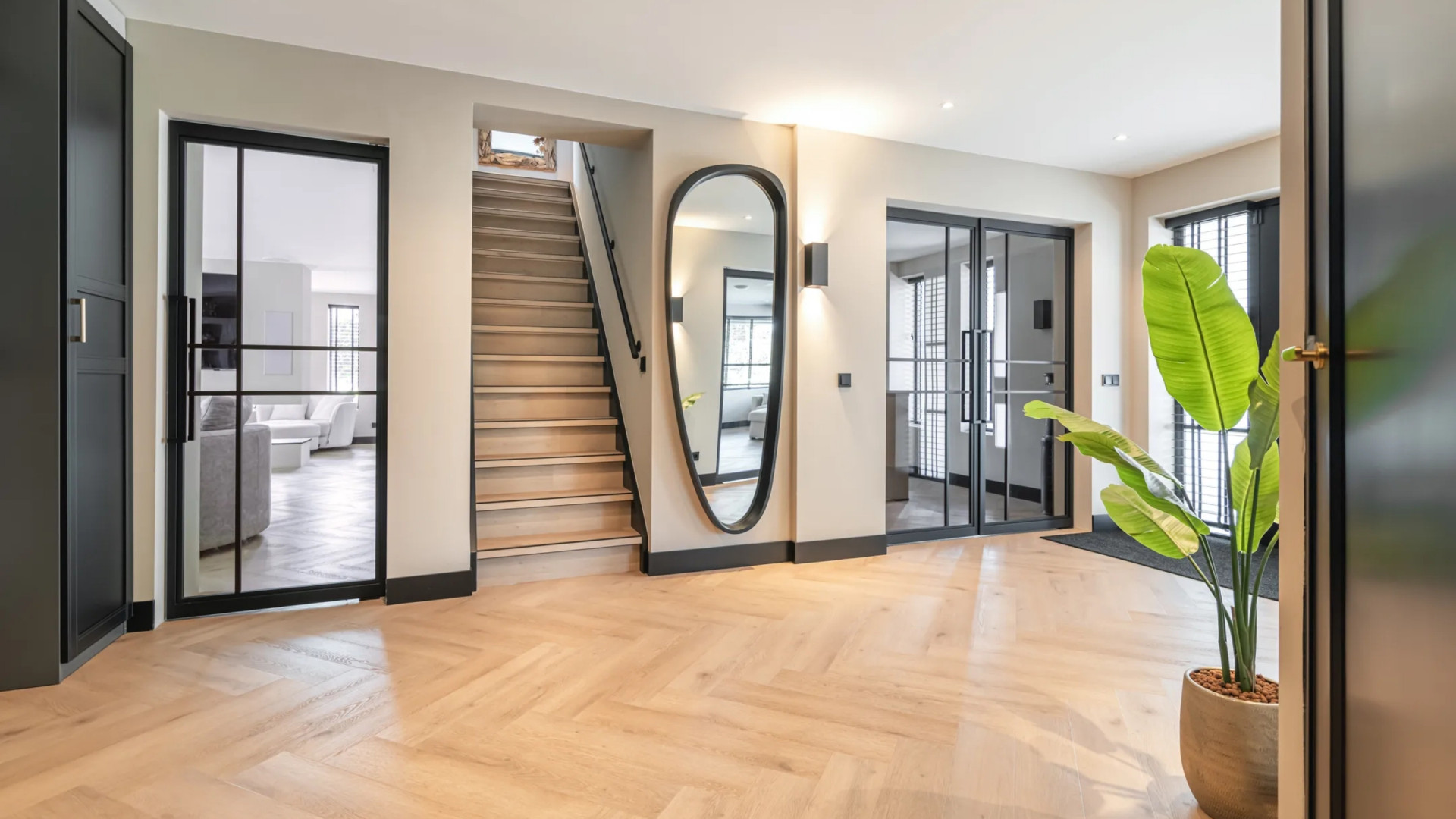 Binnenkijken in prachtige net gekochte villa met zwembad van Feyenoord-speler Luciano Valente. Zie foto’s 3