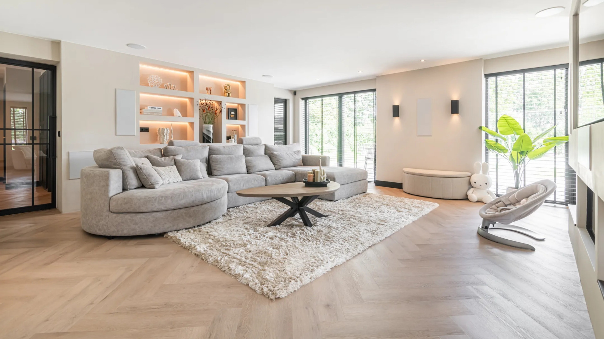 Binnenkijken in prachtige net gekochte villa met zwembad van Feyenoord-speler Luciano Valente. Zie foto’s 4