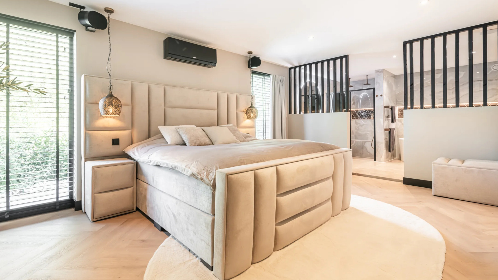 Binnenkijken in prachtige net gekochte villa met zwembad van Feyenoord-speler Luciano Valente. Zie foto’s 8