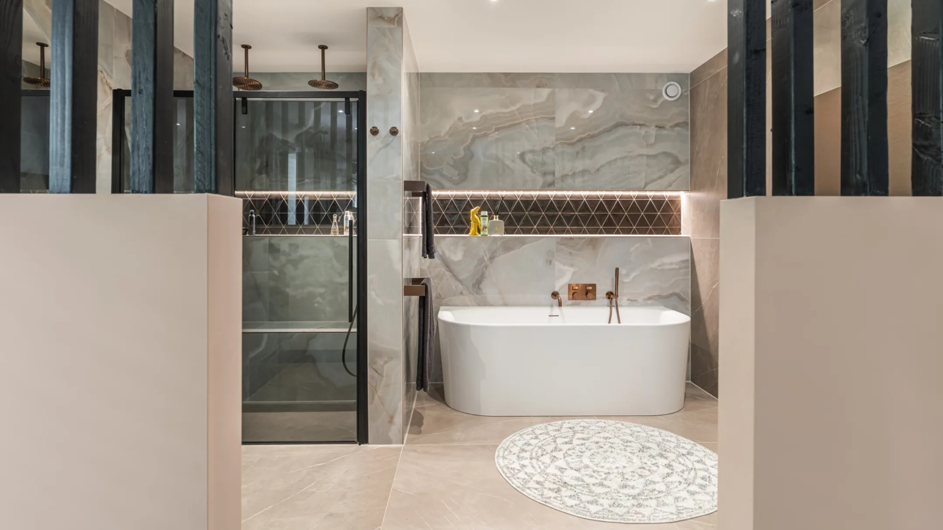 Binnenkijken in prachtige net gekochte villa met zwembad van Feyenoord-speler Luciano Valente. Zie foto’s 9