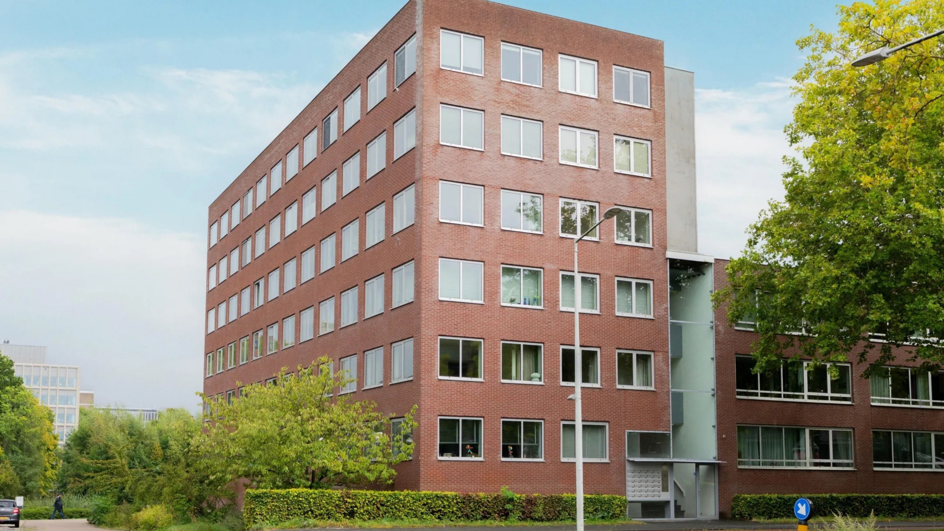 Heeft Edgar Davids geld nodig? Oud-Ajacied verlaagt binnen een maand de prijs van zijn appartement 2