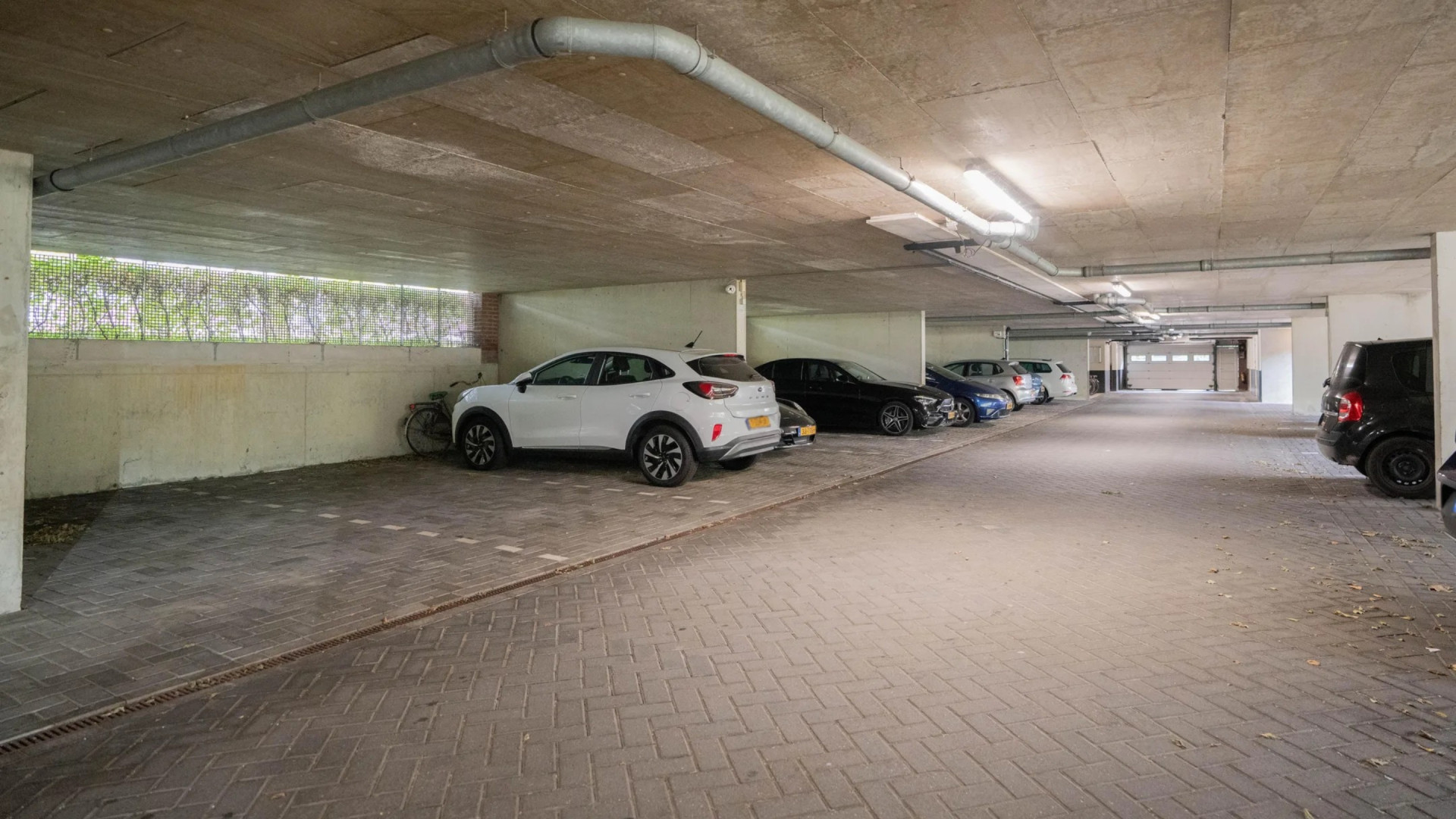 Heeft Edgar Davids geld nodig? Oud-Ajacied verlaagt binnen een maand de prijs van zijn appartement 9