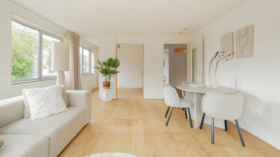 Ex topvoetballer Edgar Davids heeft zijn appartement met gigantische winst verkocht. Zie foto's