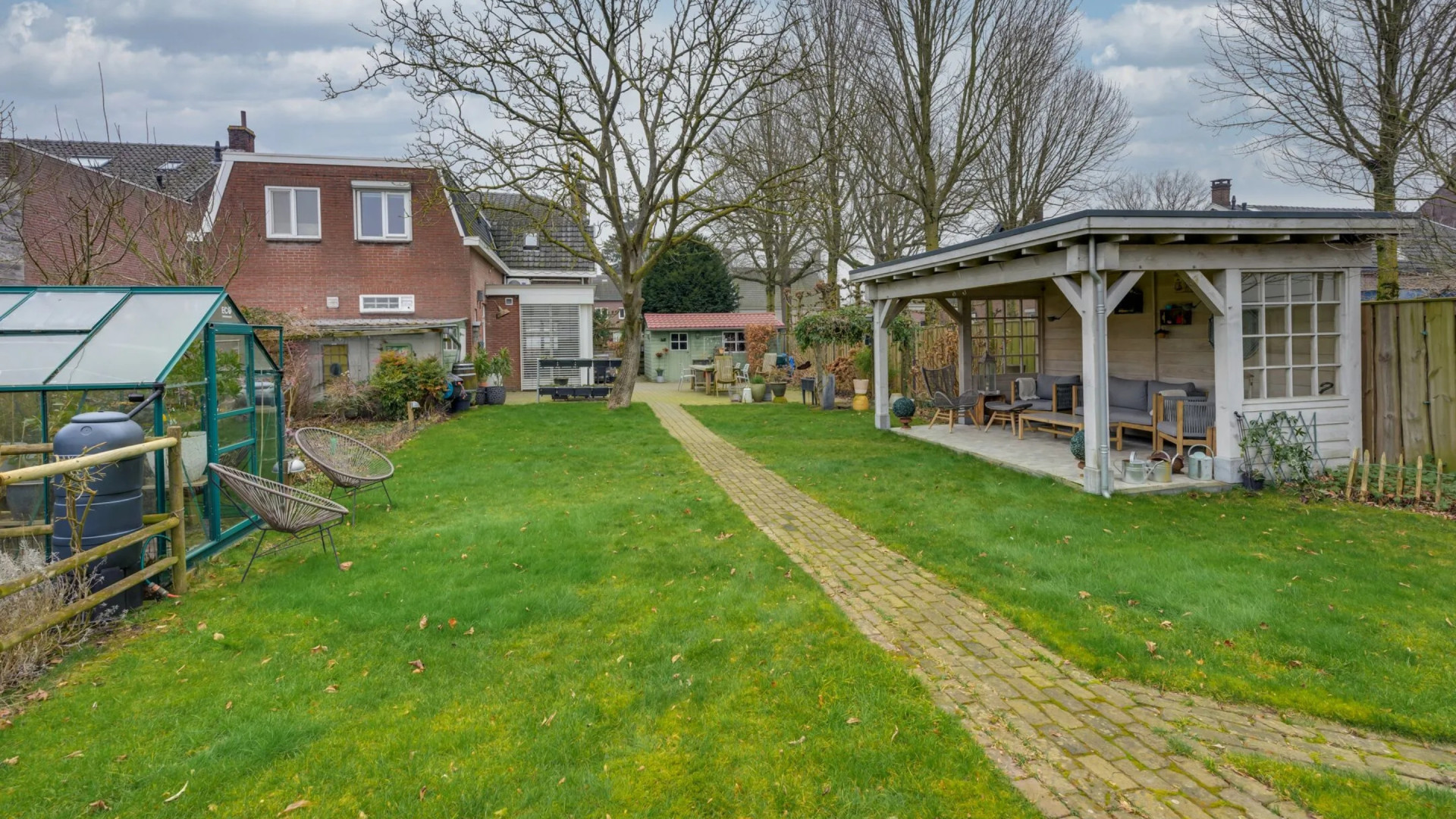 Binnenkijken in de recent gekochte knusse twee-onder-een-kapwoning van Thomas van Groningen 10