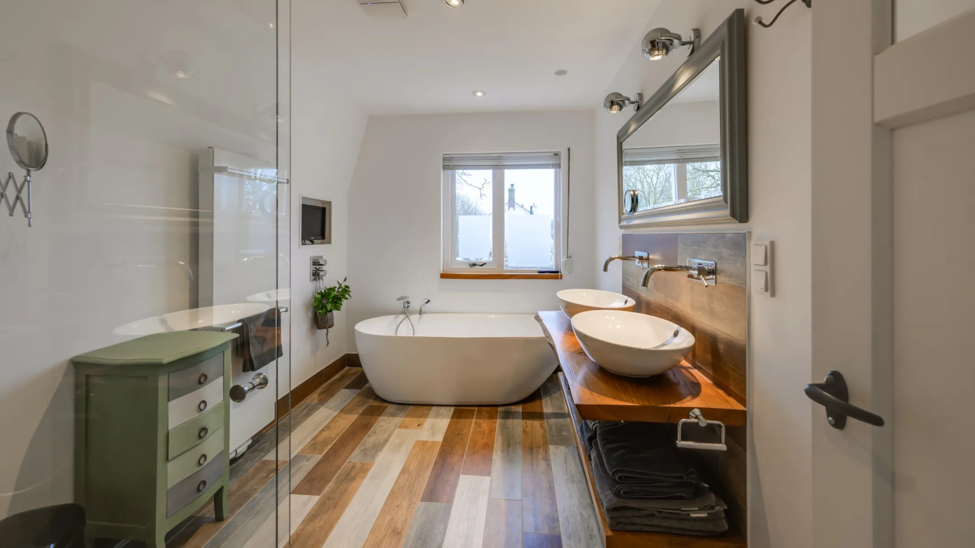 Binnenkijken in de recent gekochte knusse twee-onder-een-kapwoning van Thomas van Groningen 7