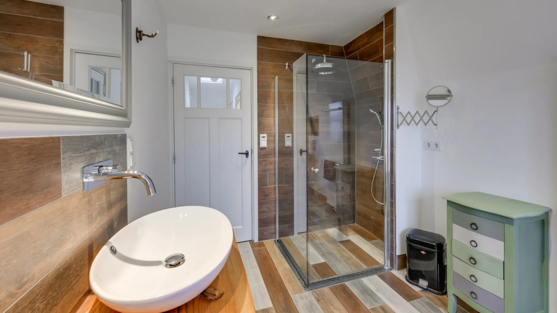 Binnenkijken in de recent gekochte knusse twee-onder-een-kapwoning van Thomas van Groningen 8