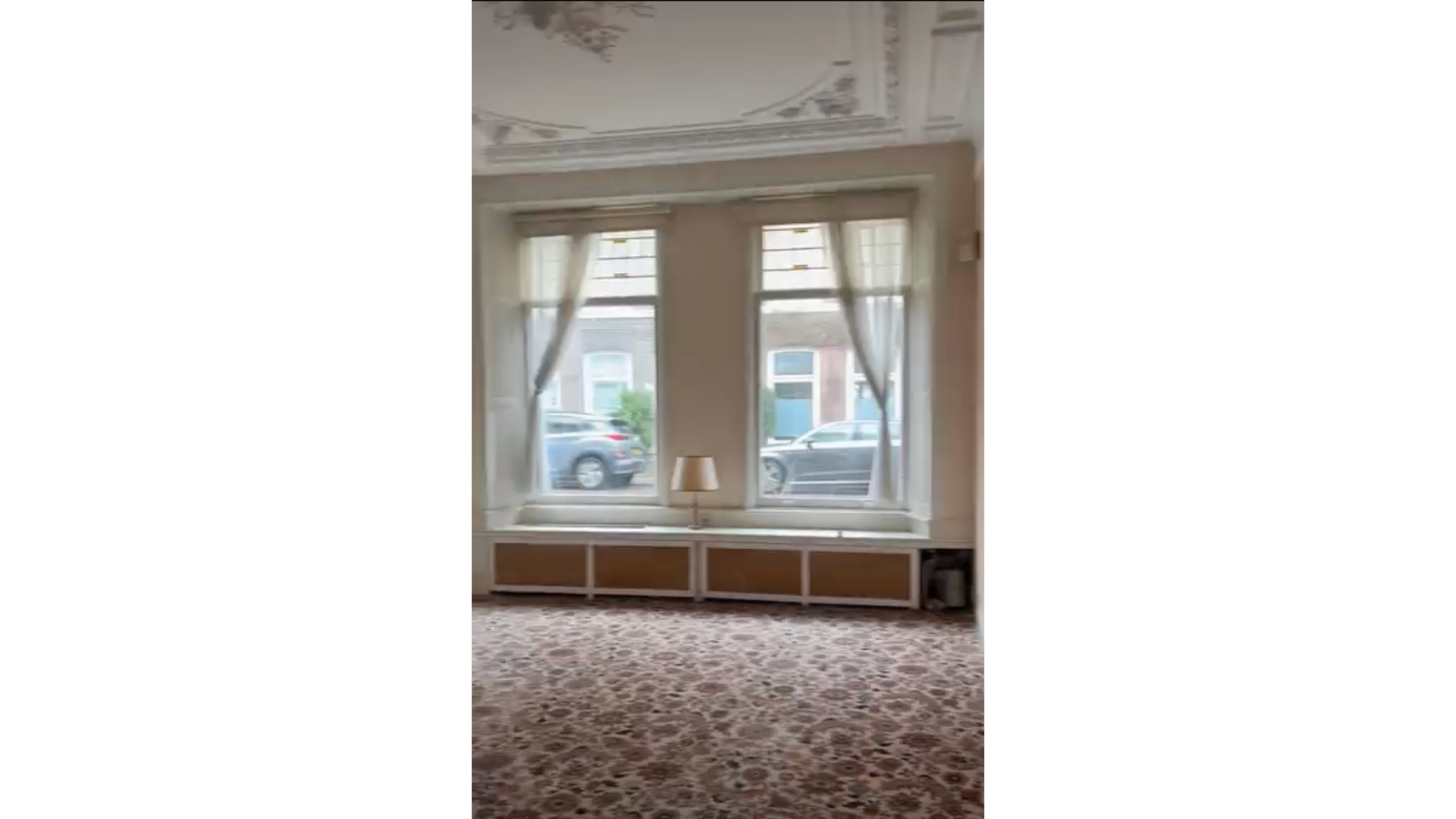 Zo verwaarloosd trof Rob Jetten zijn nieuwe Haagse woning aan. Zie beelden 4