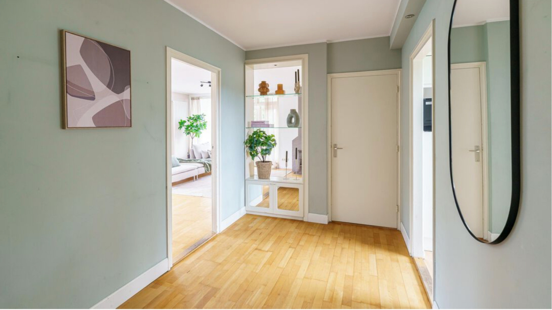 Shownieuws-presentatrice Tooske Ragas zet haar appartement te koop. Zie binnenfoto’s 2