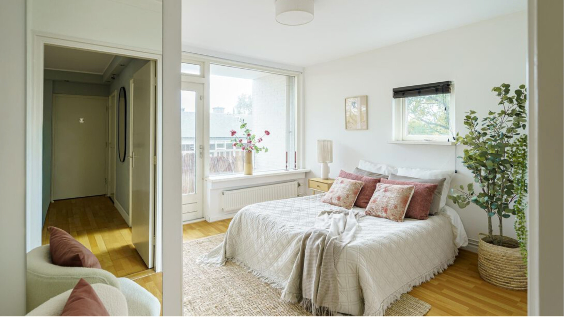 Shownieuws-presentatrice Tooske Ragas zet haar appartement te koop. Zie binnenfoto’s 6