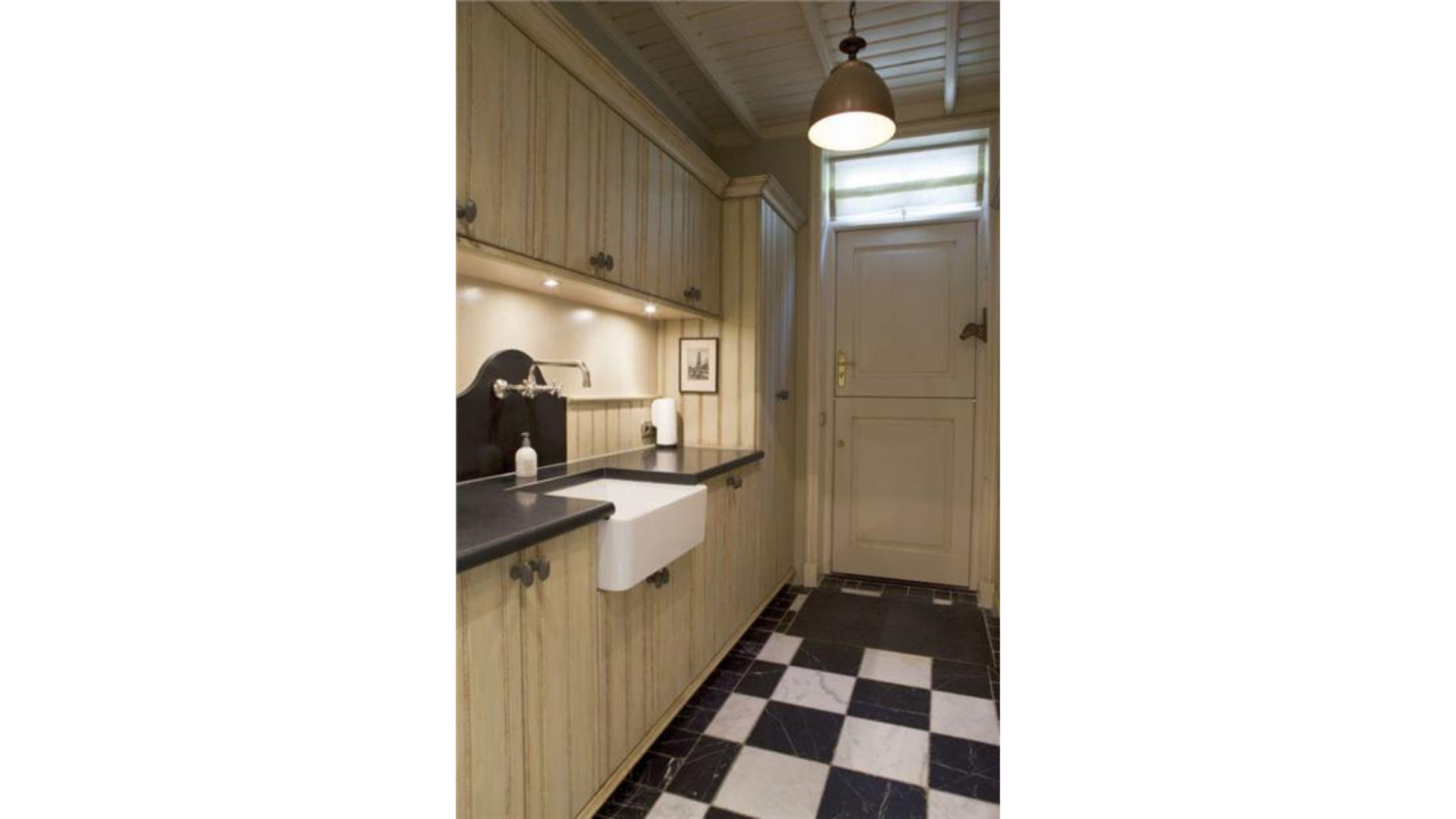 Binnenkijken bij Dick Advocaat, de man die Curaçao naar het WK Voetbal bracht! Zie foto's 11