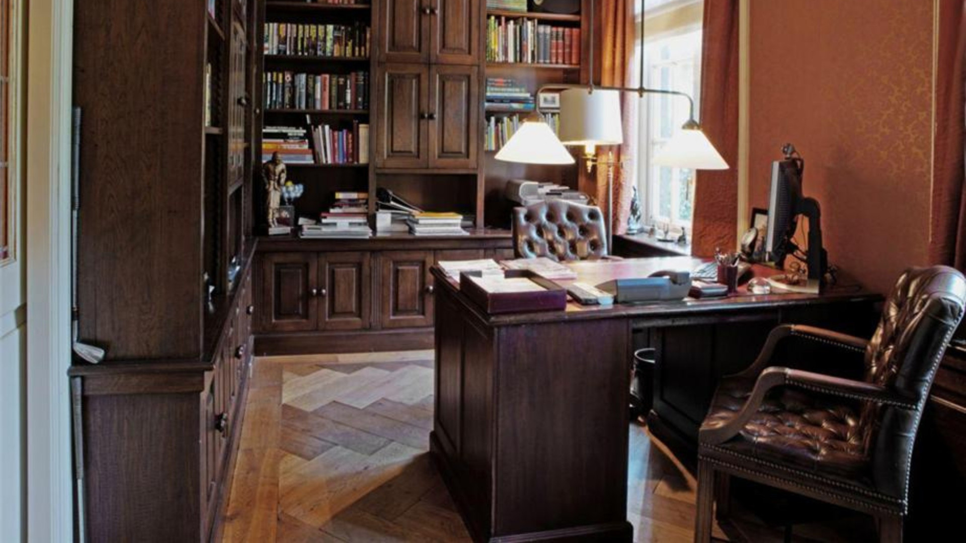 Binnenkijken bij Dick Advocaat, de man die Curaçao naar het WK Voetbal bracht! Zie foto's 12