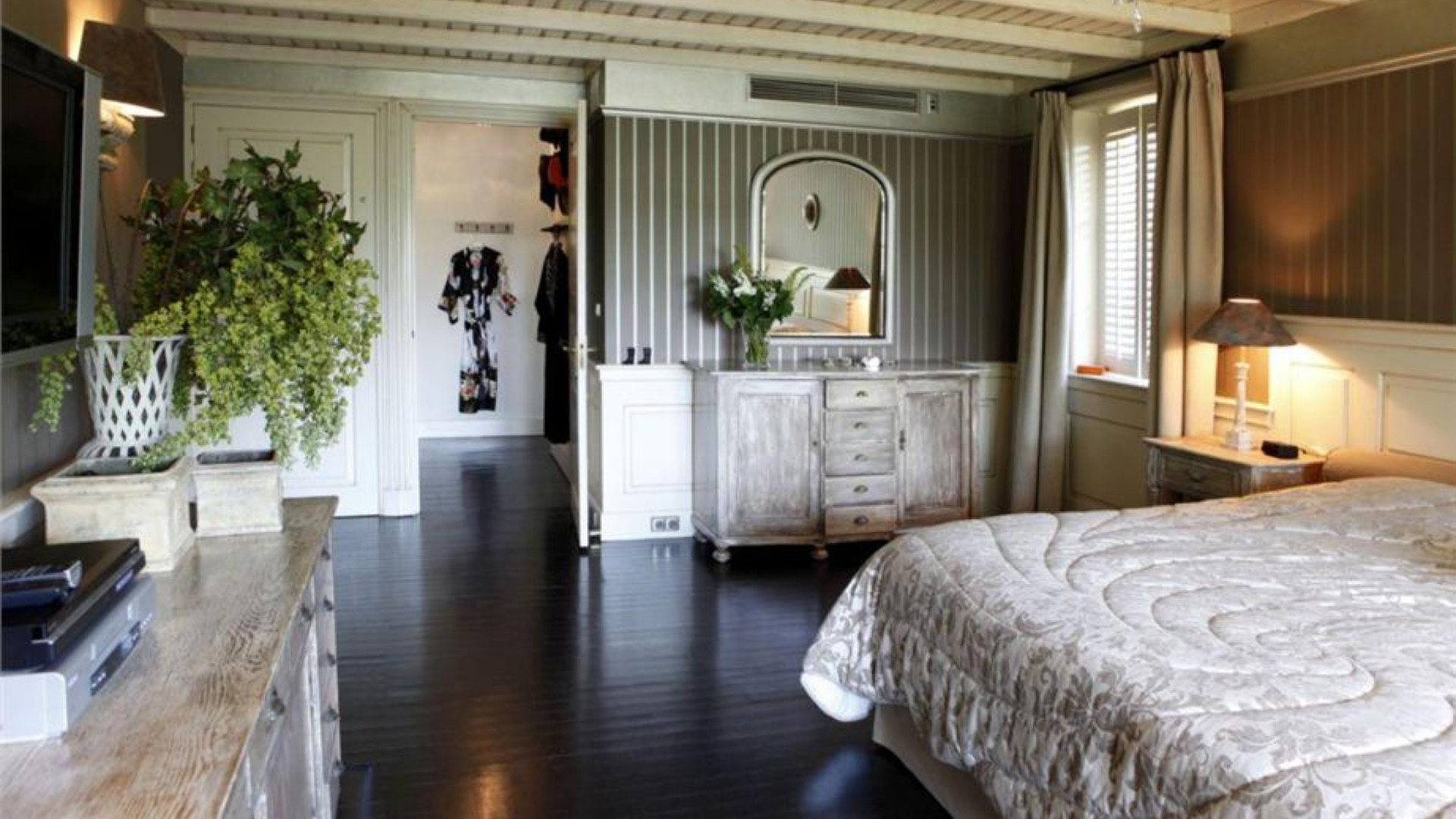 Binnenkijken bij Dick Advocaat, de man die Curaçao naar het WK Voetbal bracht! Zie foto's 14