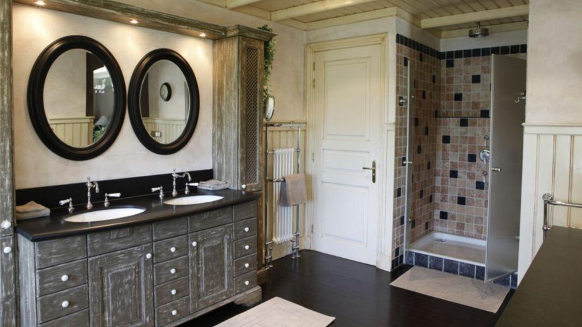 Binnenkijken bij Dick Advocaat, de man die Curaçao naar het WK Voetbal bracht! Zie foto's 16