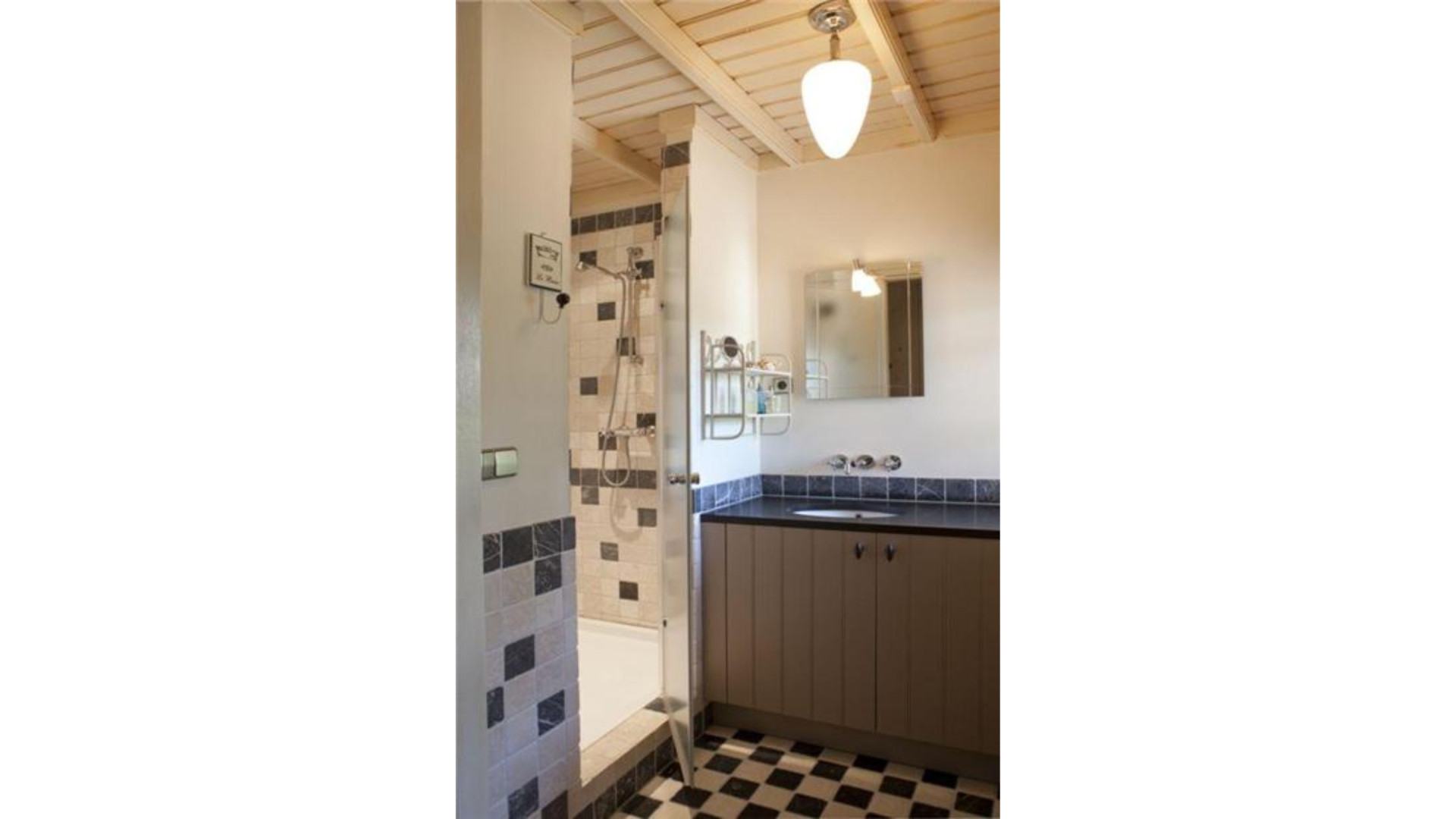 Binnenkijken bij Dick Advocaat, de man die Curaçao naar het WK Voetbal bracht! Zie foto's 18