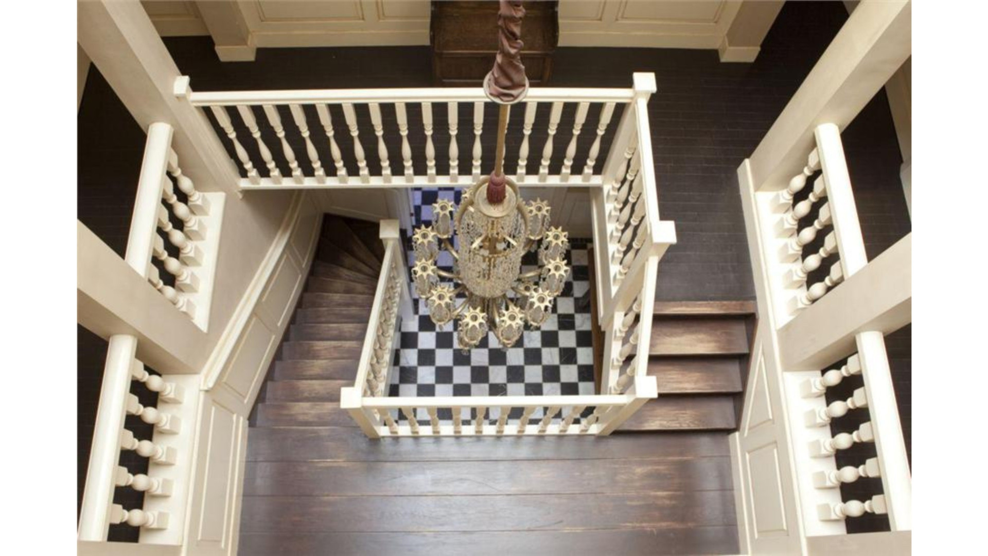 Binnenkijken bij Dick Advocaat, de man die Curaçao naar het WK Voetbal bracht! Zie foto's 21